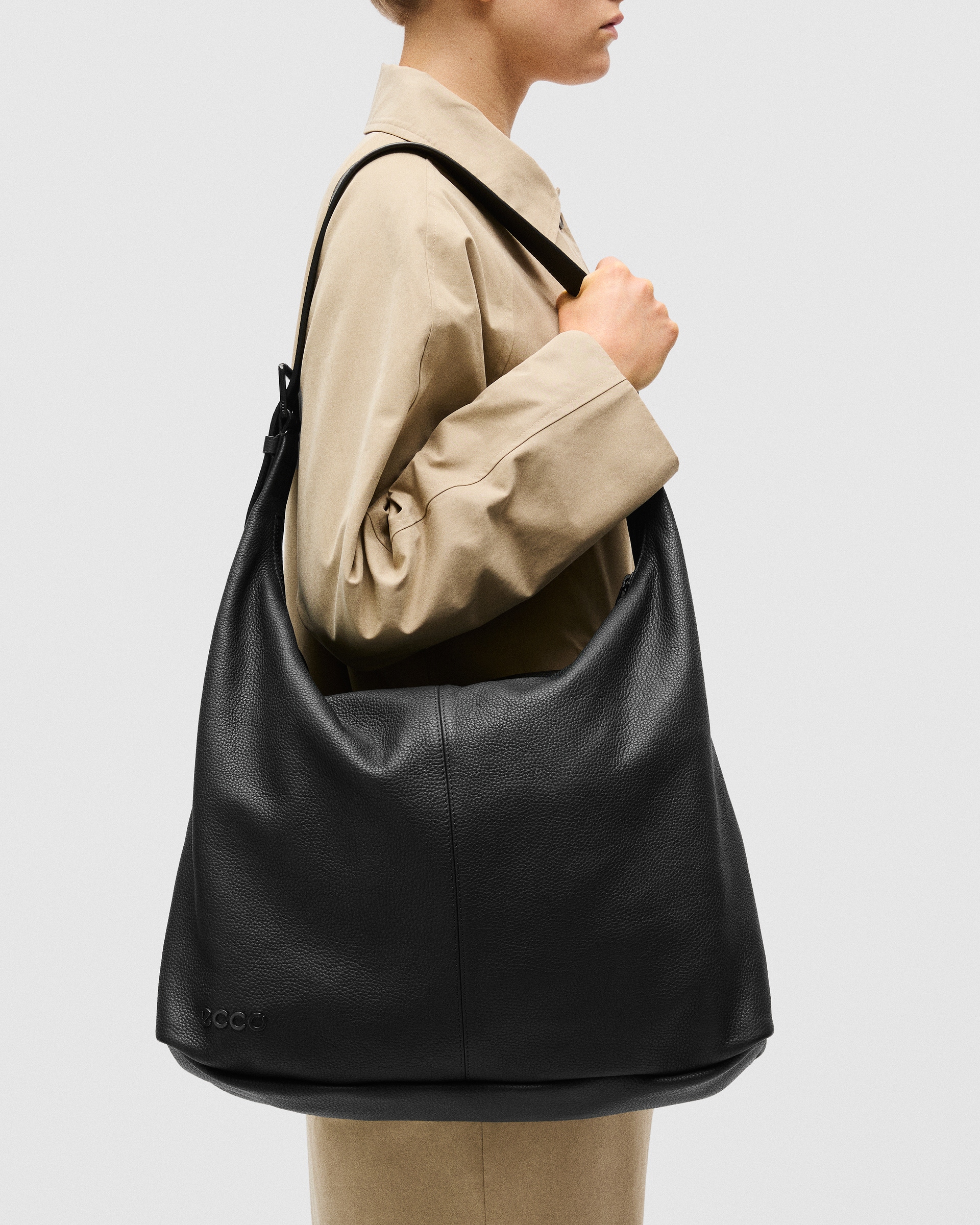 ECCO® Hobo kožna torba hobo - Crna - Lifestyle image-1