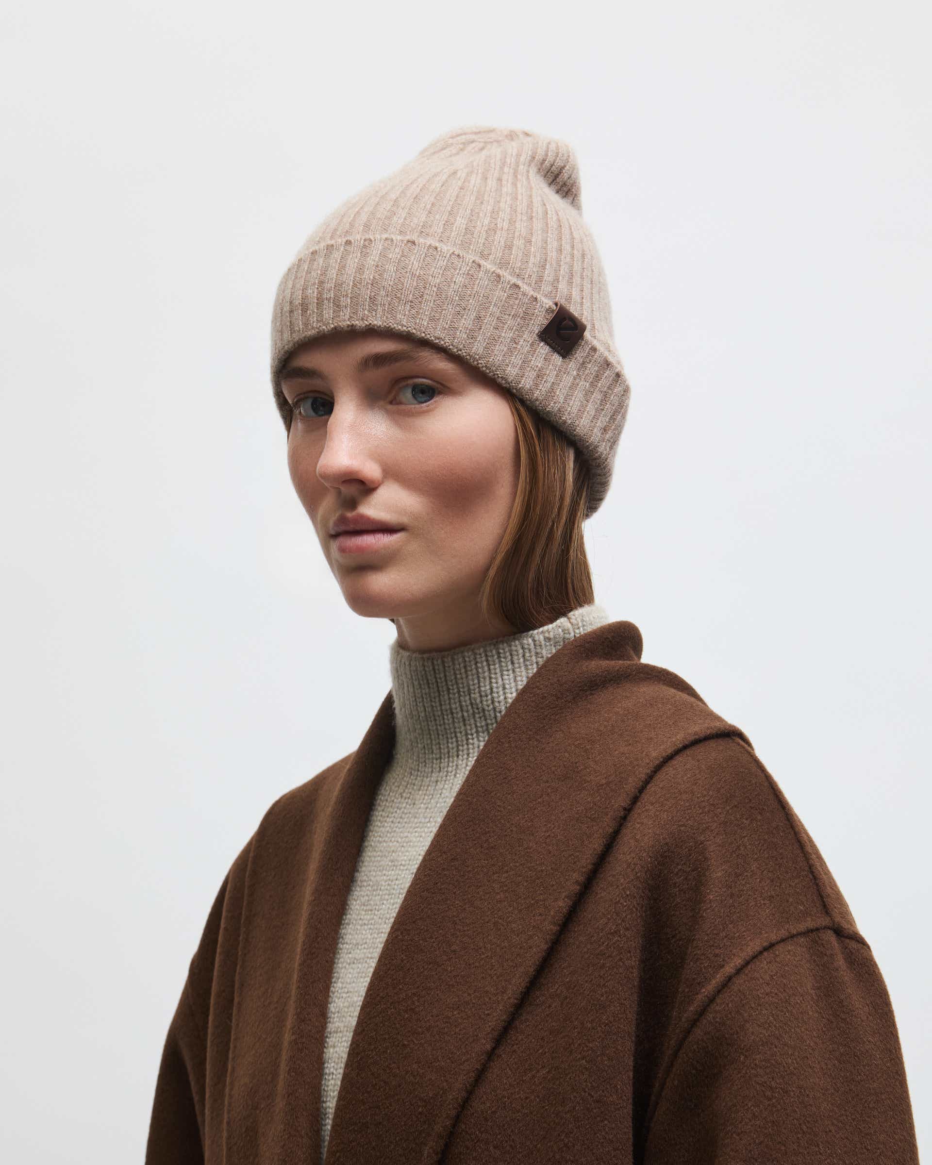 Damska czapka beanie ECCO® Classic - Brązowy - Lifestyle image-1