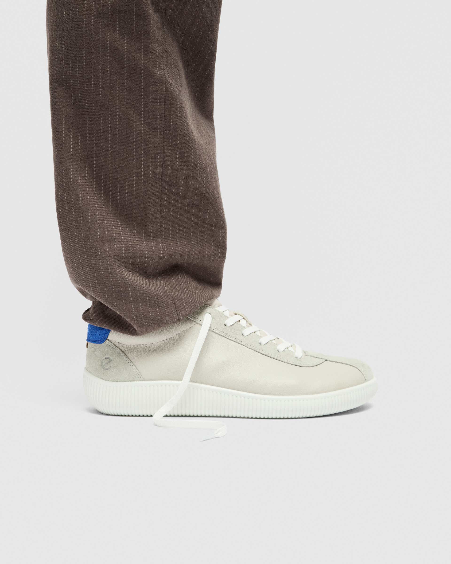 ECCO® Soft Zero Heren leren sneaker - Grijs - Lifestyle image-1
