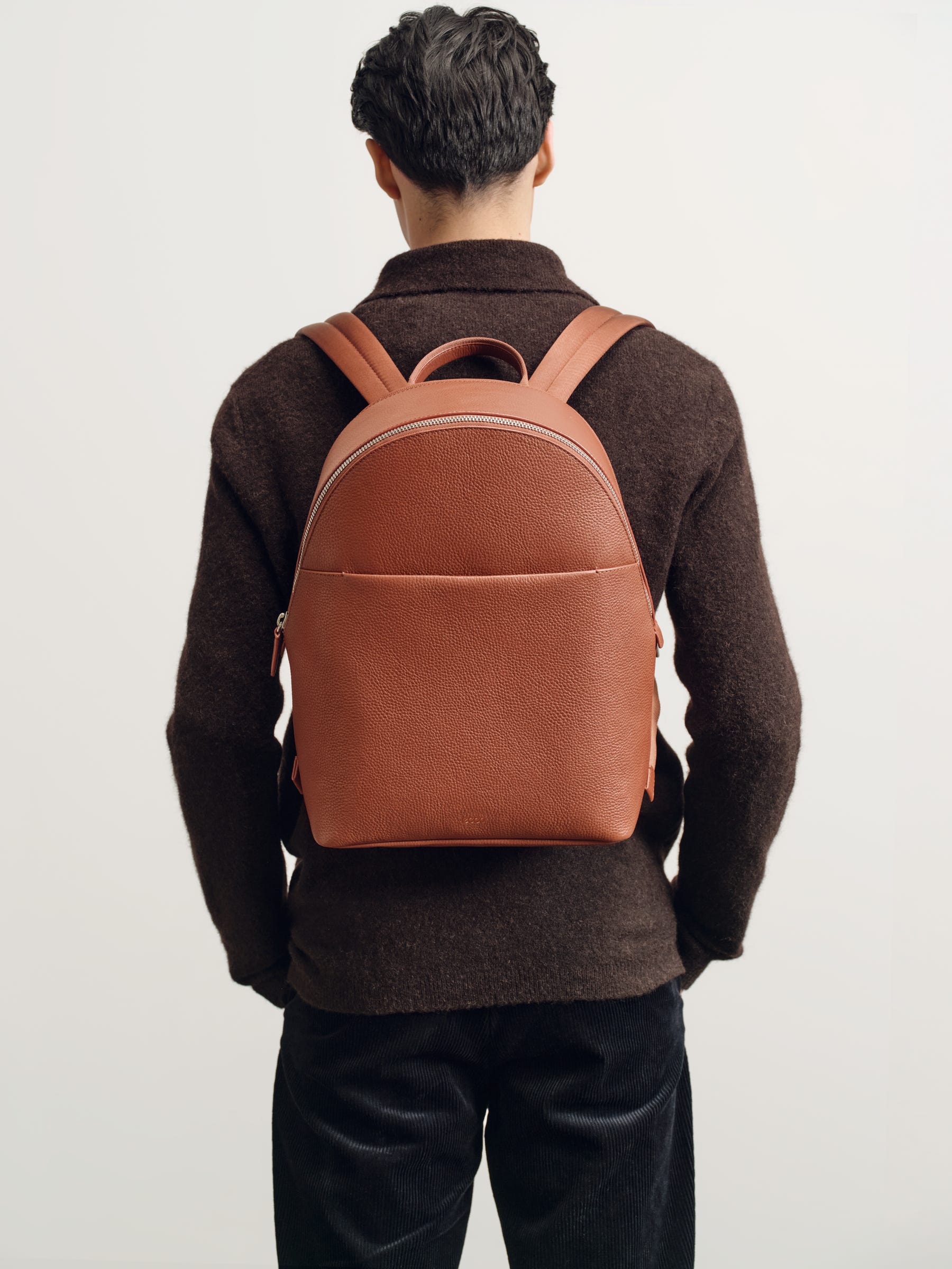 ECCO® ESSENTIAL odinė kuprinė - Ruda - Lifestyle image-1