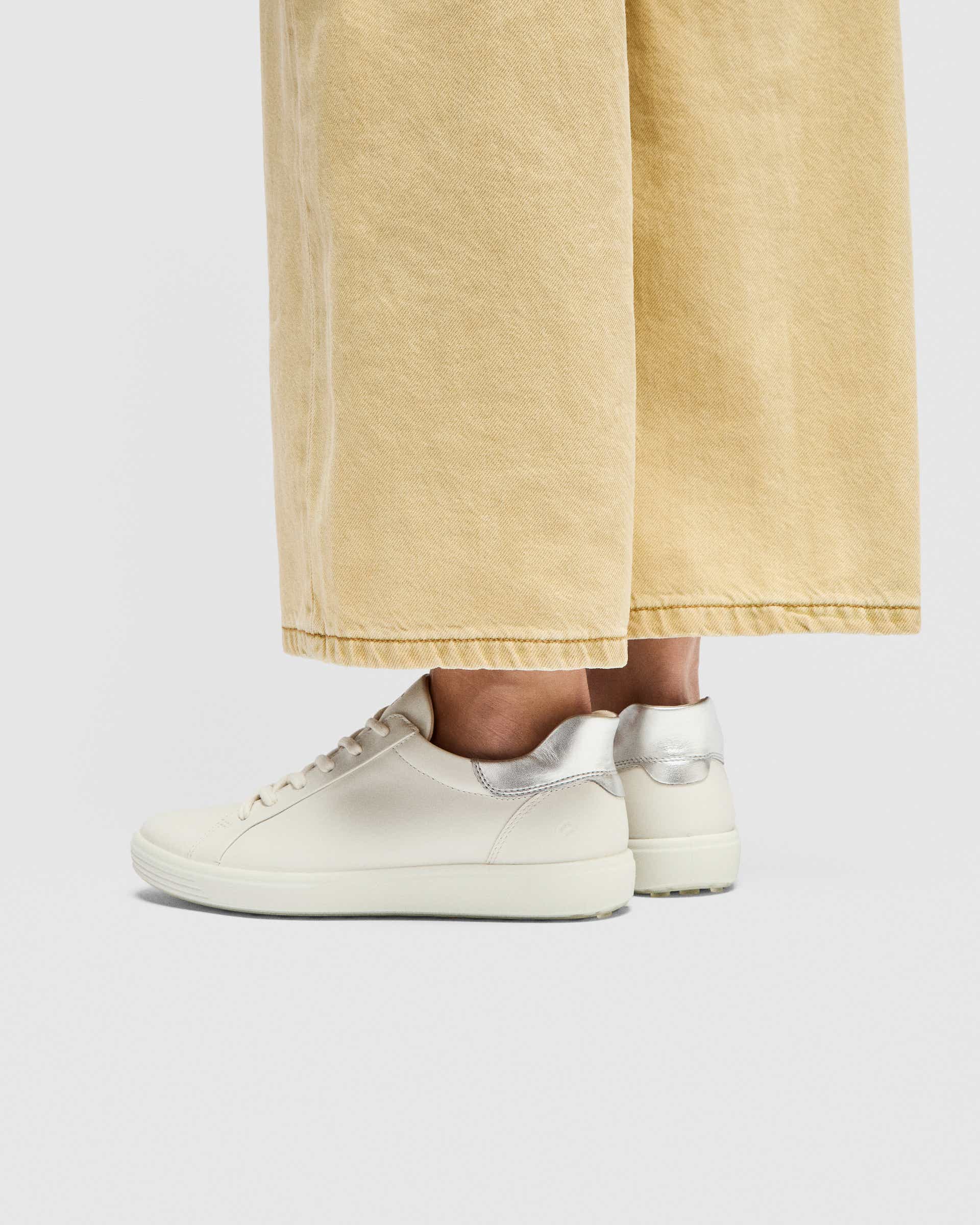 ECCO® Soft 7 Damen Ledersneaker - Weiß - Lifestyle image-1