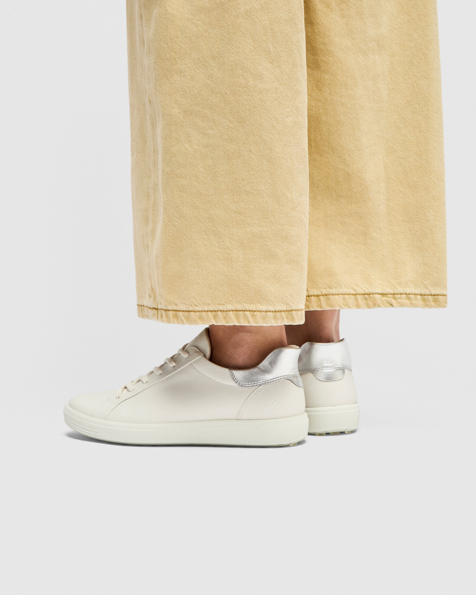 ECCO® Soft 7 Damen Ledersneaker - Weiß - Lifestyle image-1