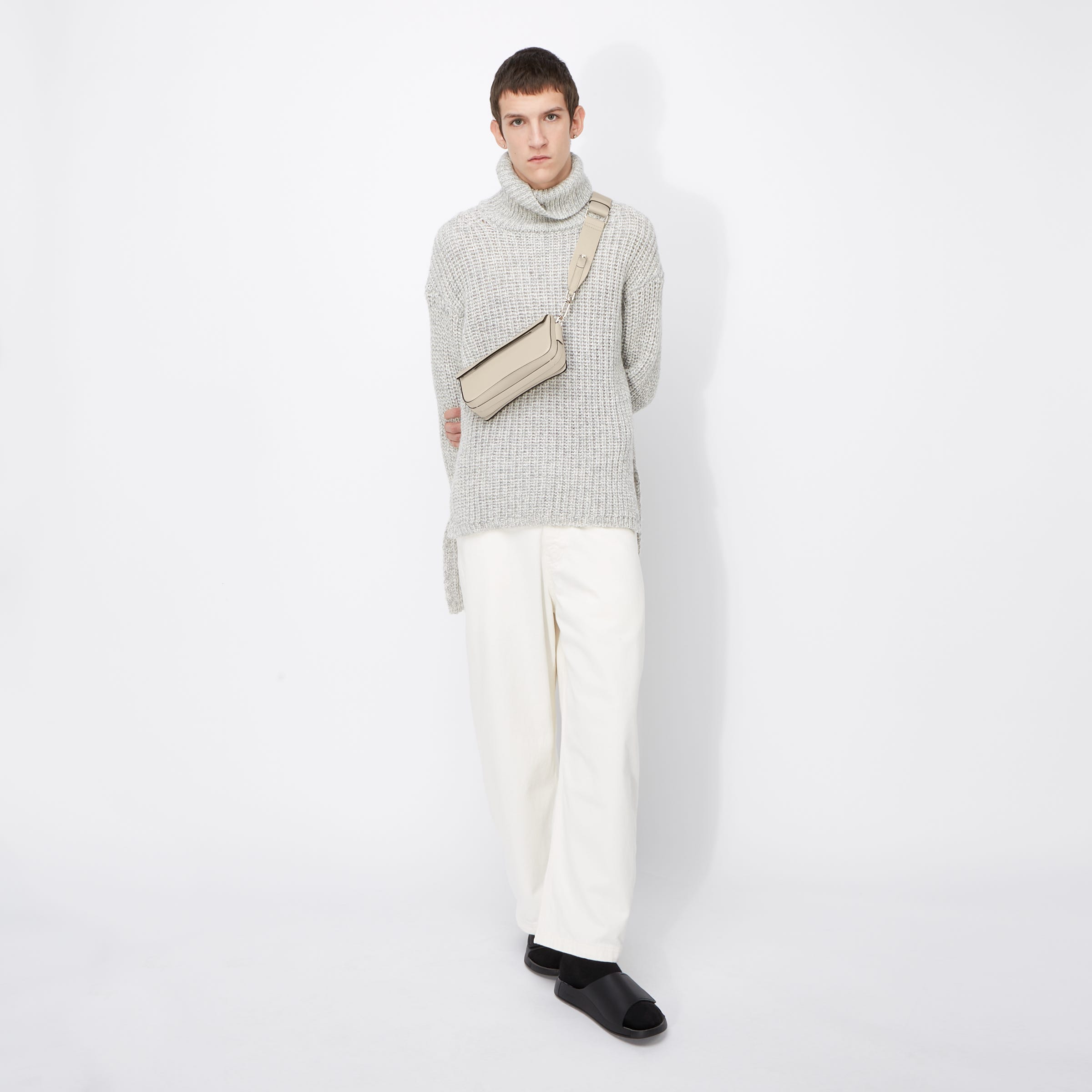 ECCO® Pinch Compact Leather Pinch Crossbody Bag - Beige - Modelshot-1