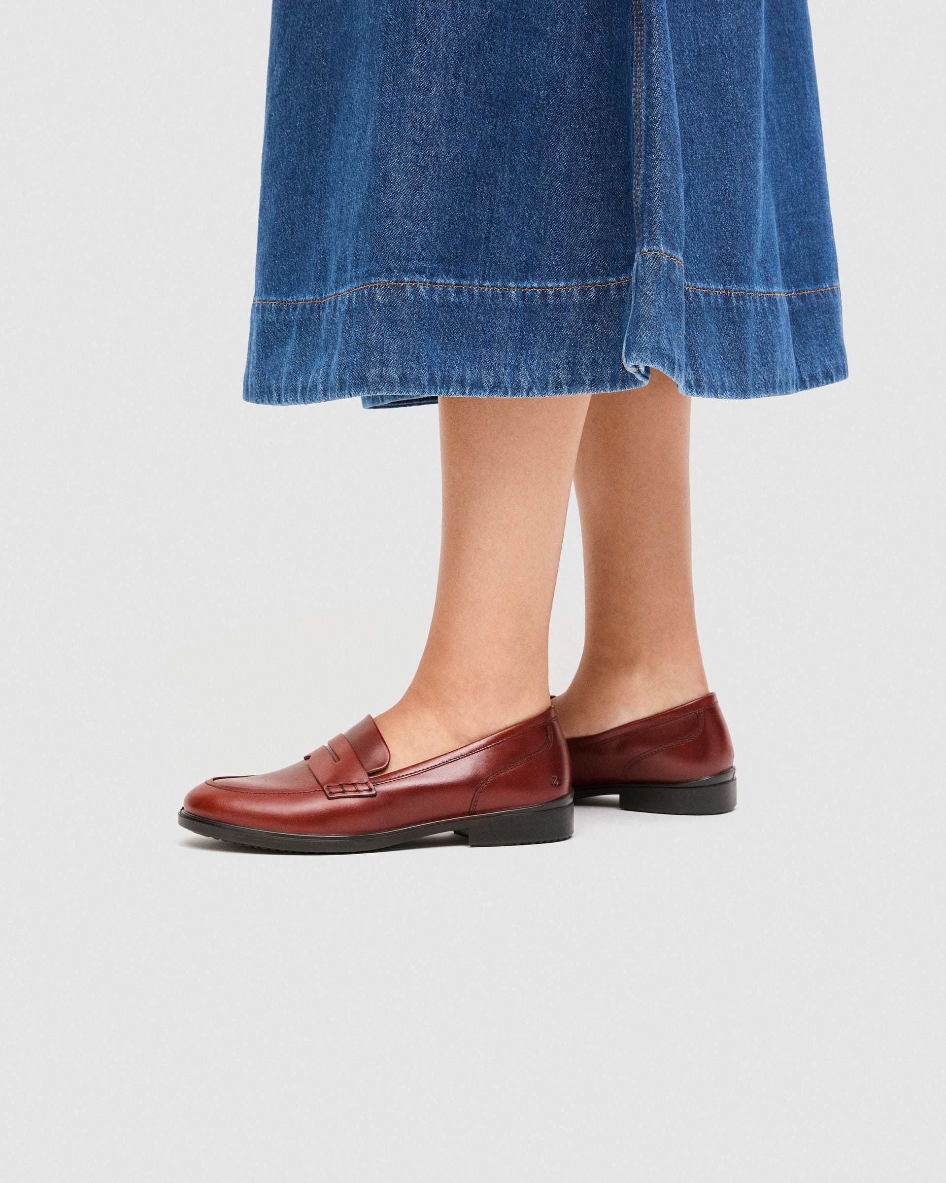 ECCO DRESS CLASSIC 15 WOMEN'S LOAFER - Brown - Lifestyle image-1