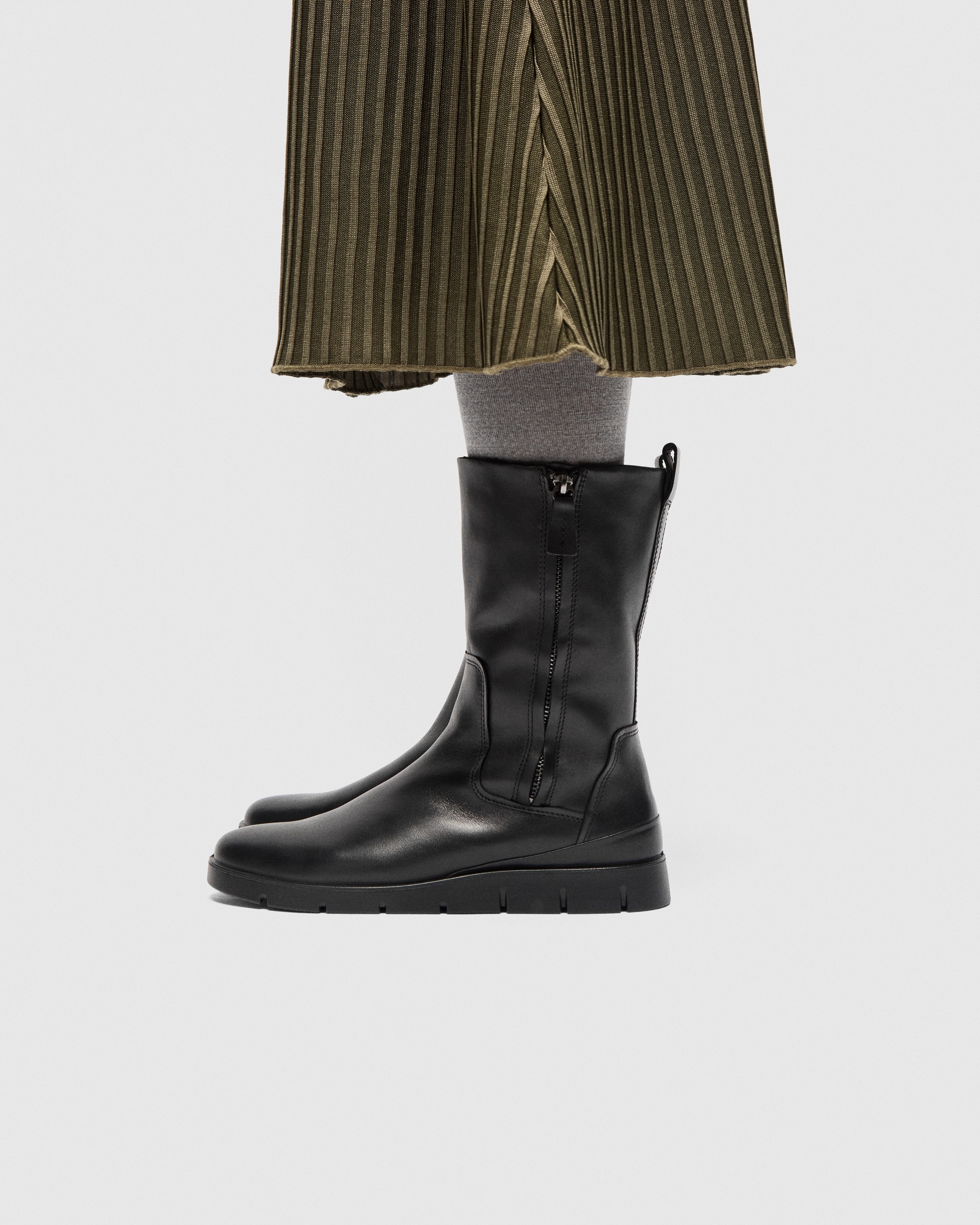 ECCO® Bella Damen Hoher Stiefel aus Leder - Schwarz - Lifestyle image-1