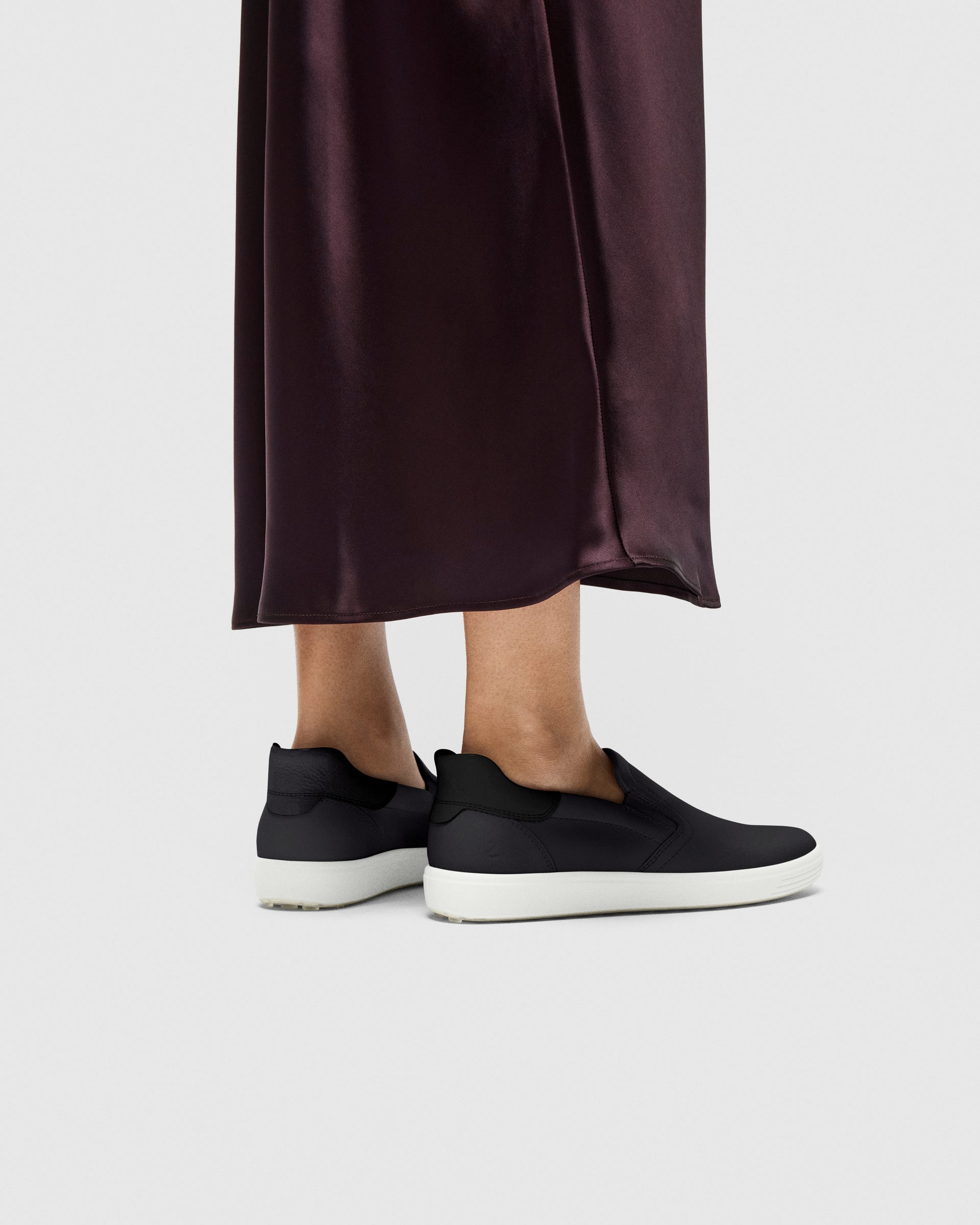 ECCO SOFT 7 WOMEN'S SLIP-ON - Black - Lifestyle image-1
