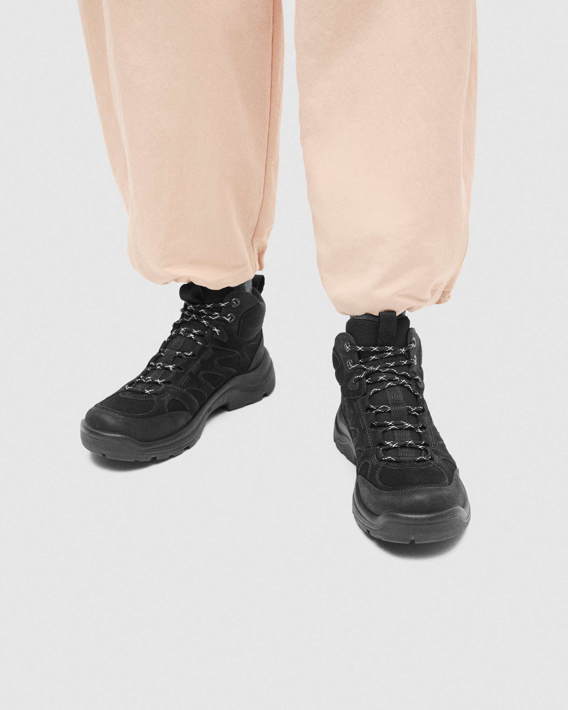 ECCO® Offroad ženske vodootporne srednje čizme od nubuka za boravak na otvorenom - Crna - Lifestyle image-1