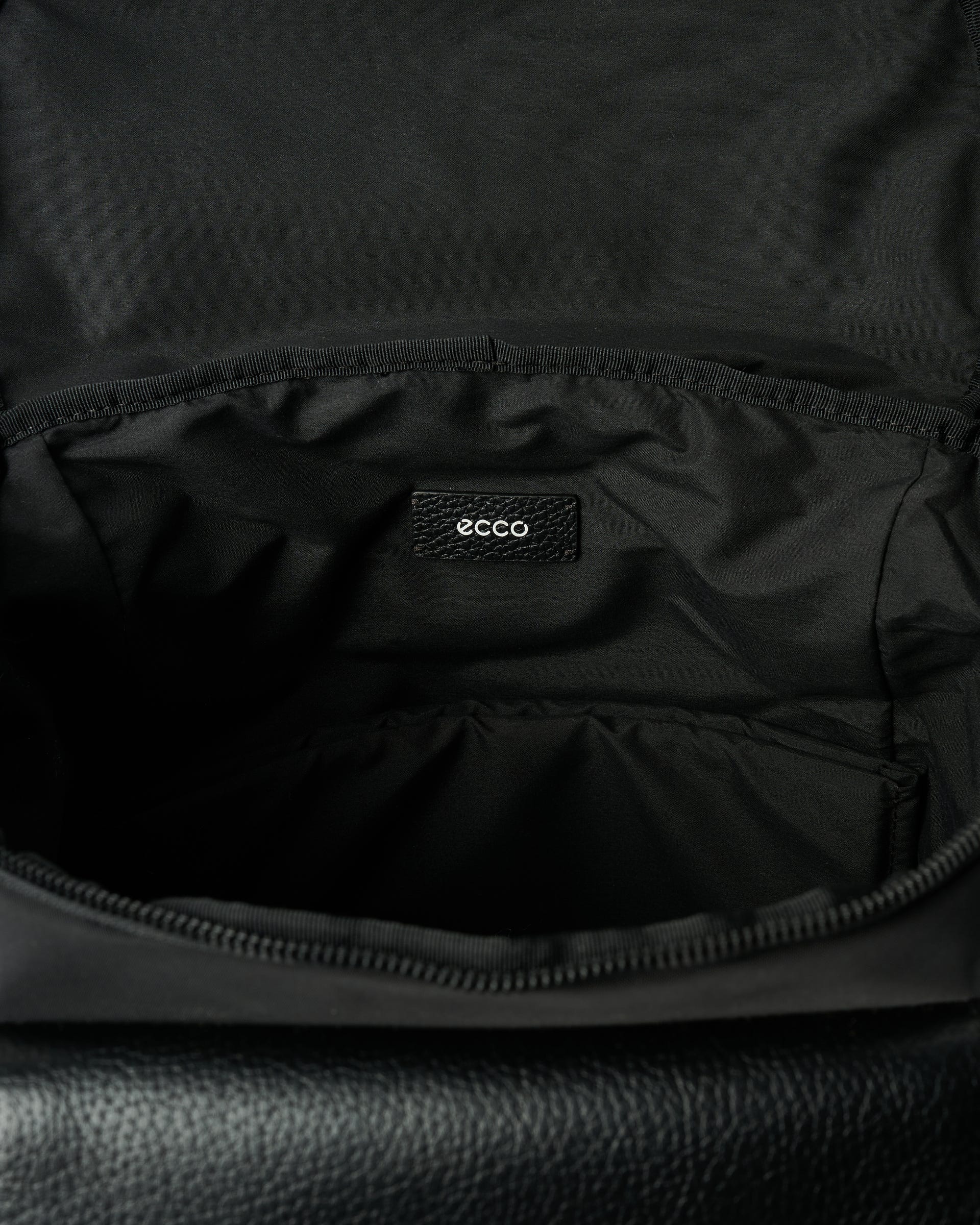 ECCO® Voyager Sack Leather Bag