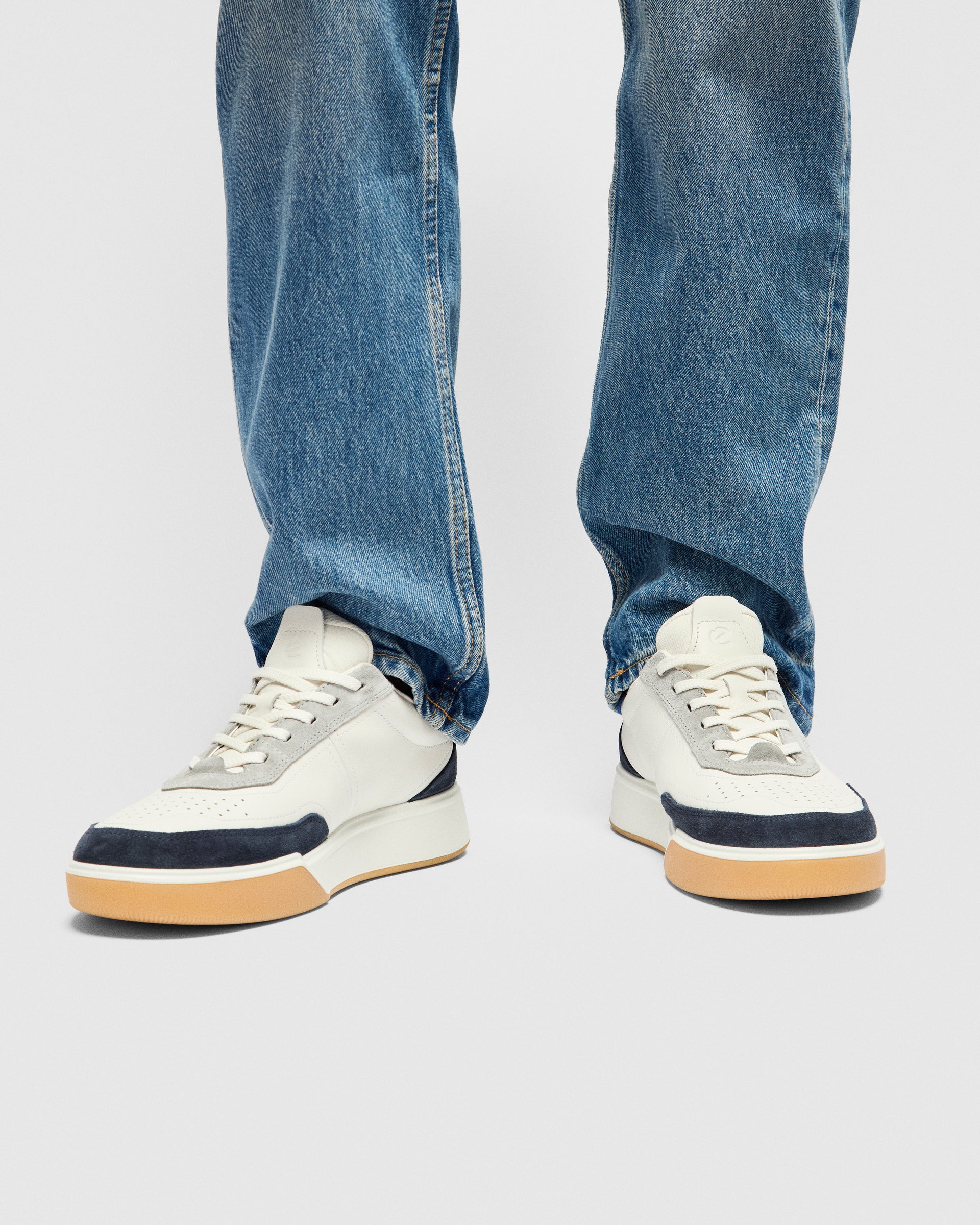 ECCO® Street Court Herren Ledersneaker - Weiss - Lifestyle image-1