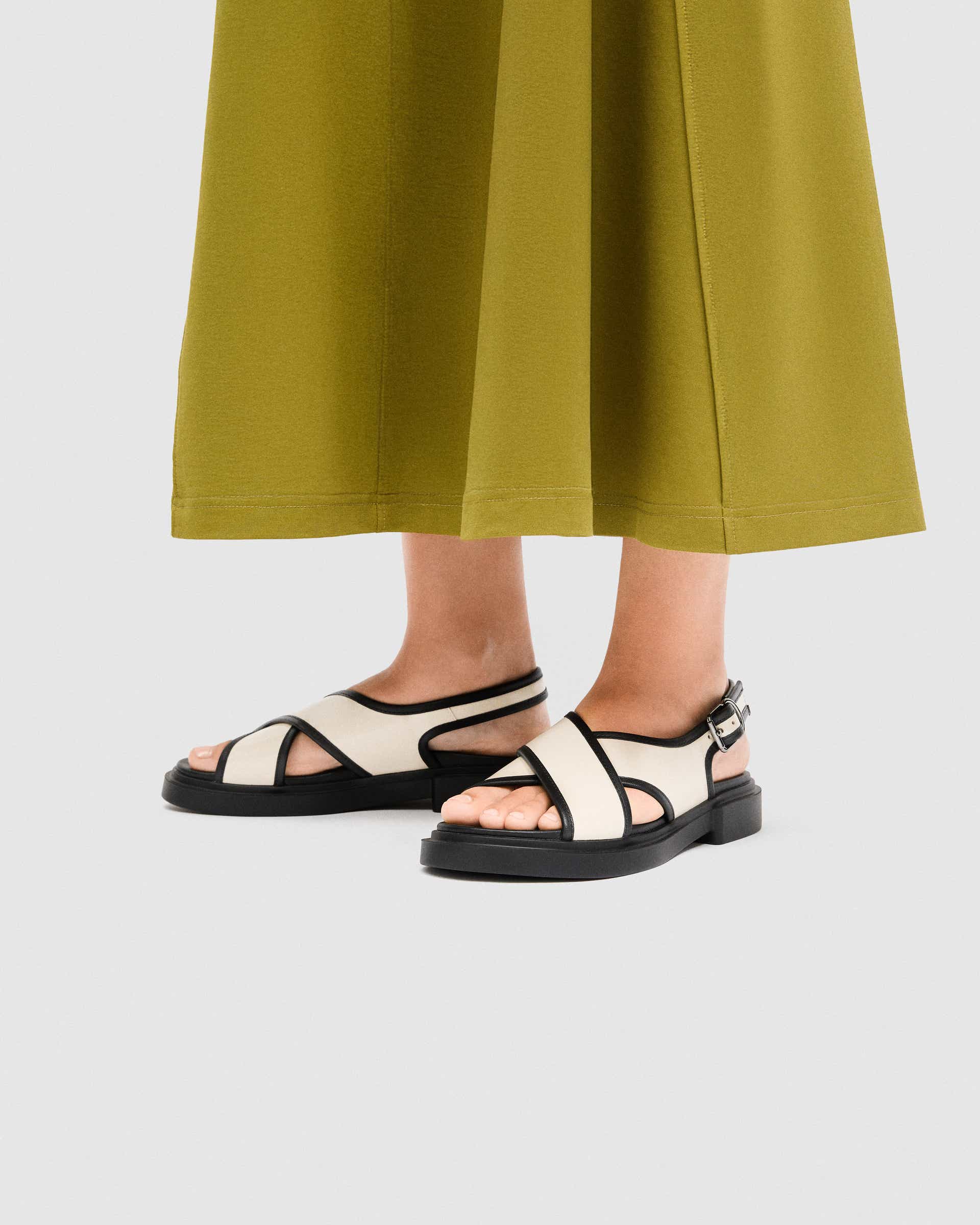 ECCO Metropole Seoul - Beige - Lifestyle image-1