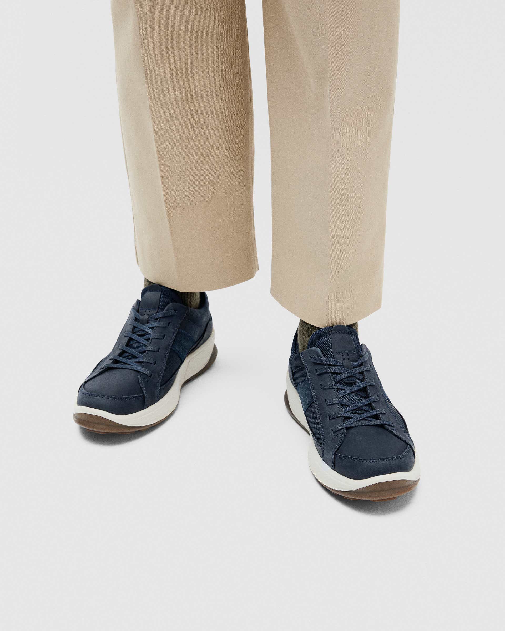 ECCO® BYWAY 2.0 baskets en toile pour homme - Bleu - Lifestyle image-1