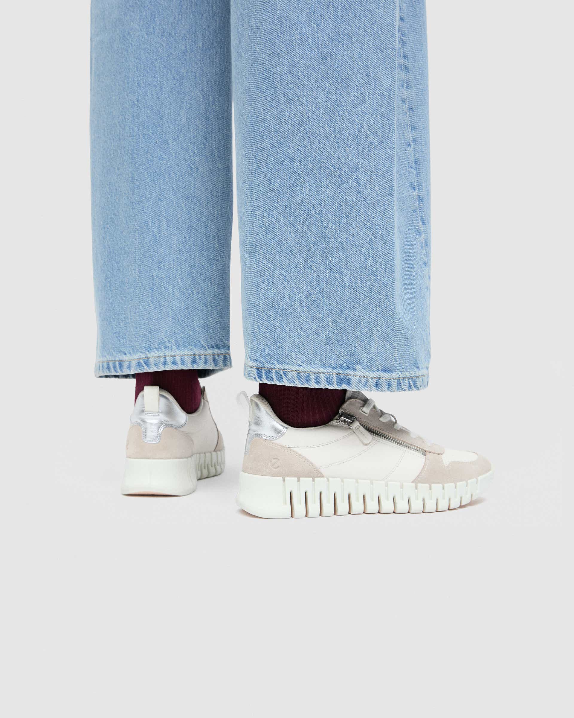 ECCO® GRUUV Damen Sneaker aus Leder & Textil - Weiss - Lifestyle image-1