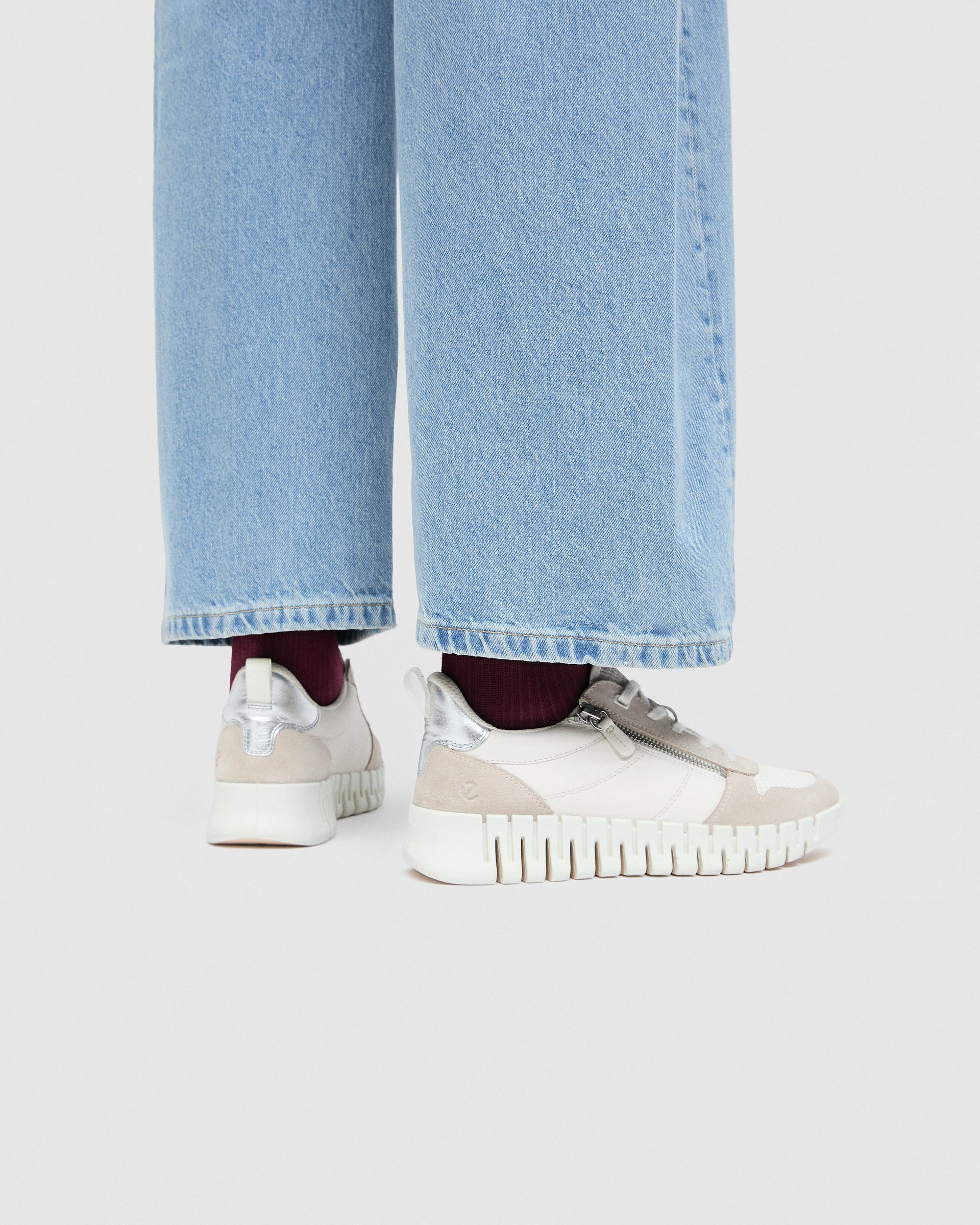 ECCO® GRUUV Damen Sneaker aus Leder & Textil - Weiss - Lifestyle image-1