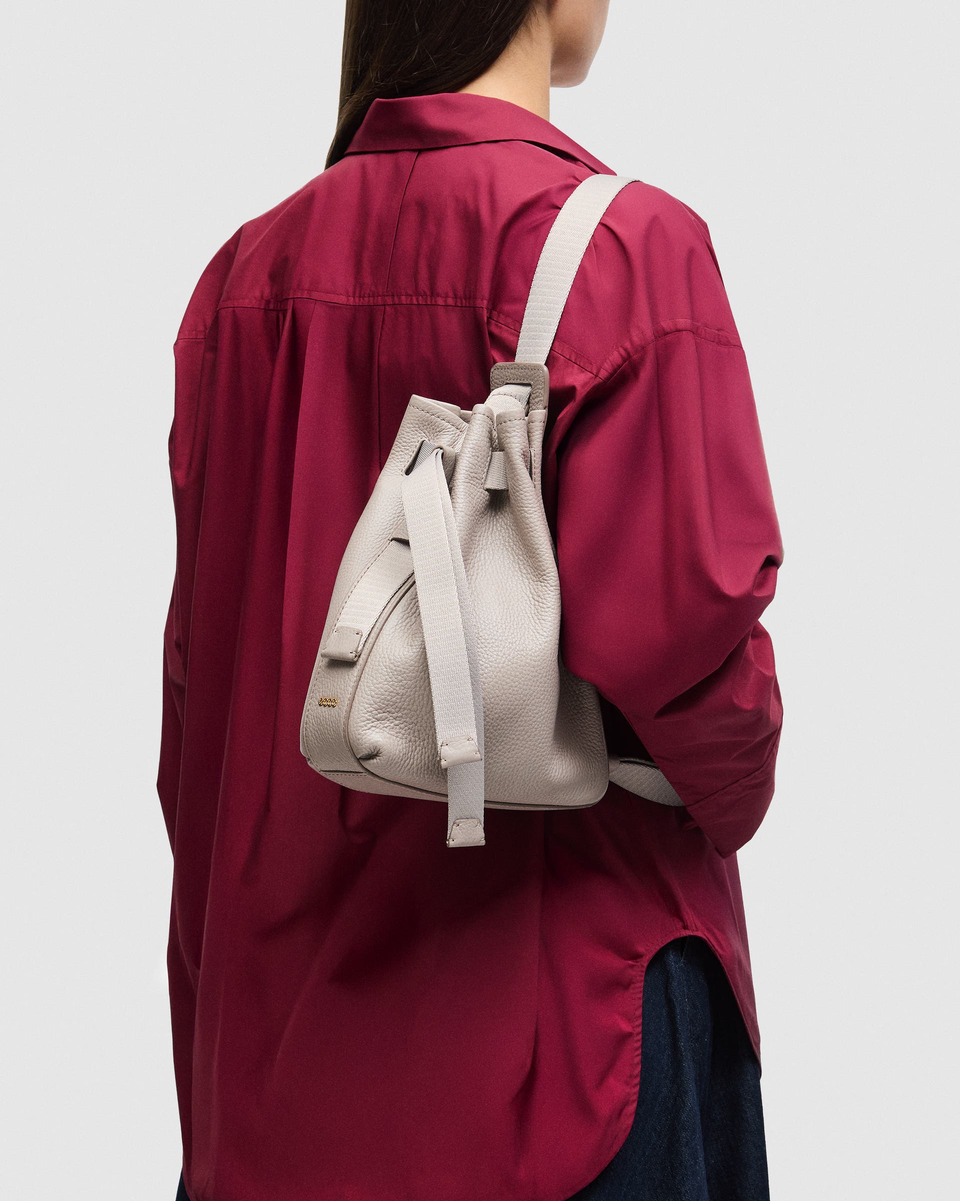 ECCO Sail Bag S - Smėlinė - Lifestyle image-1