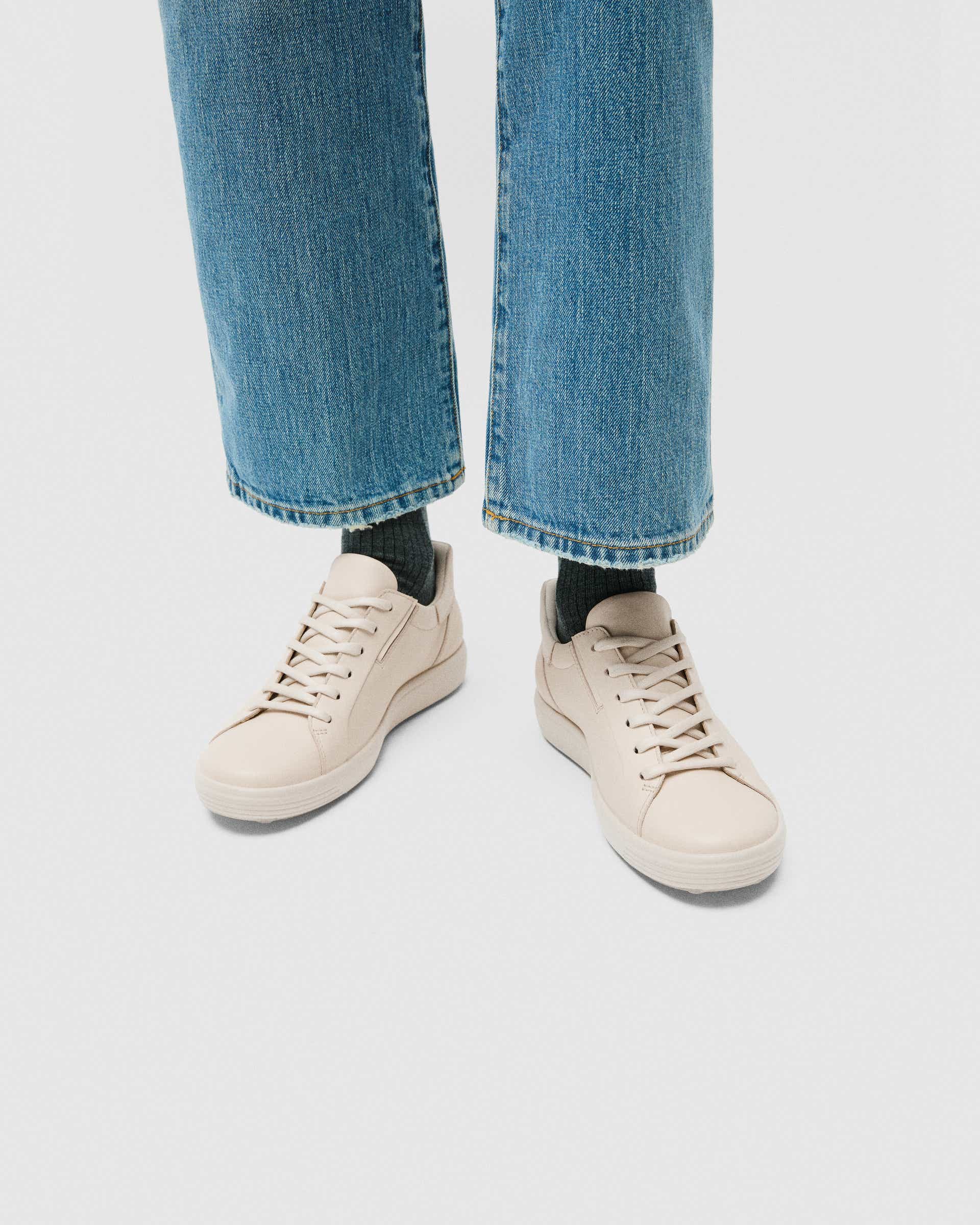 ECCO SOFT 7 WOMEN'S SNEAKER - Beige - Lifestyle image-1