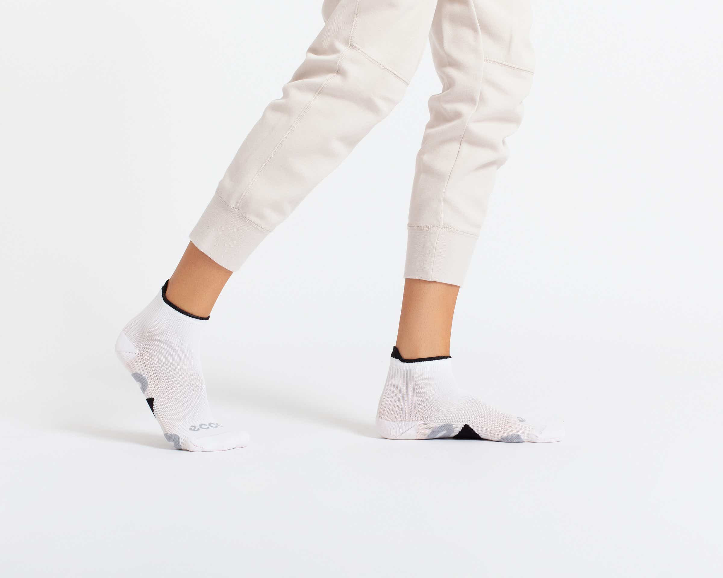 ECCO® Ankelstrumpa unisex - Vit - Lifestyle image-1