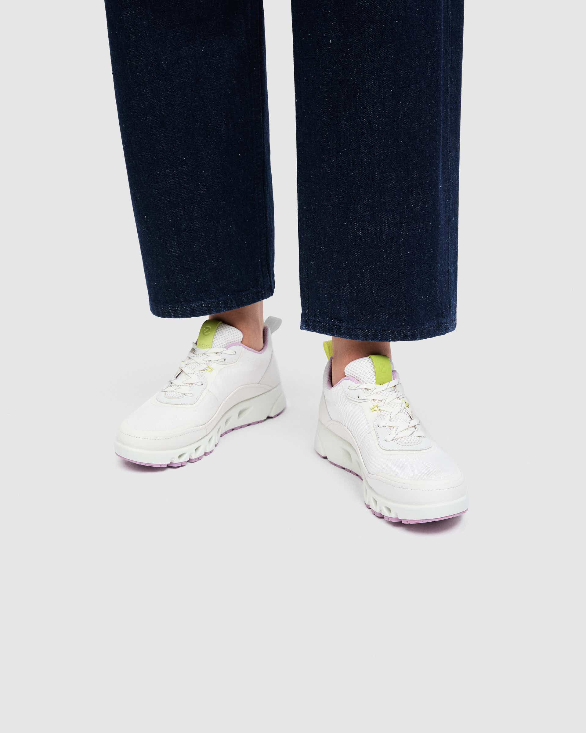 ECCO® Multi-Vent Gore-Tex sko i textil  dam - Vit - Lifestyle image-1