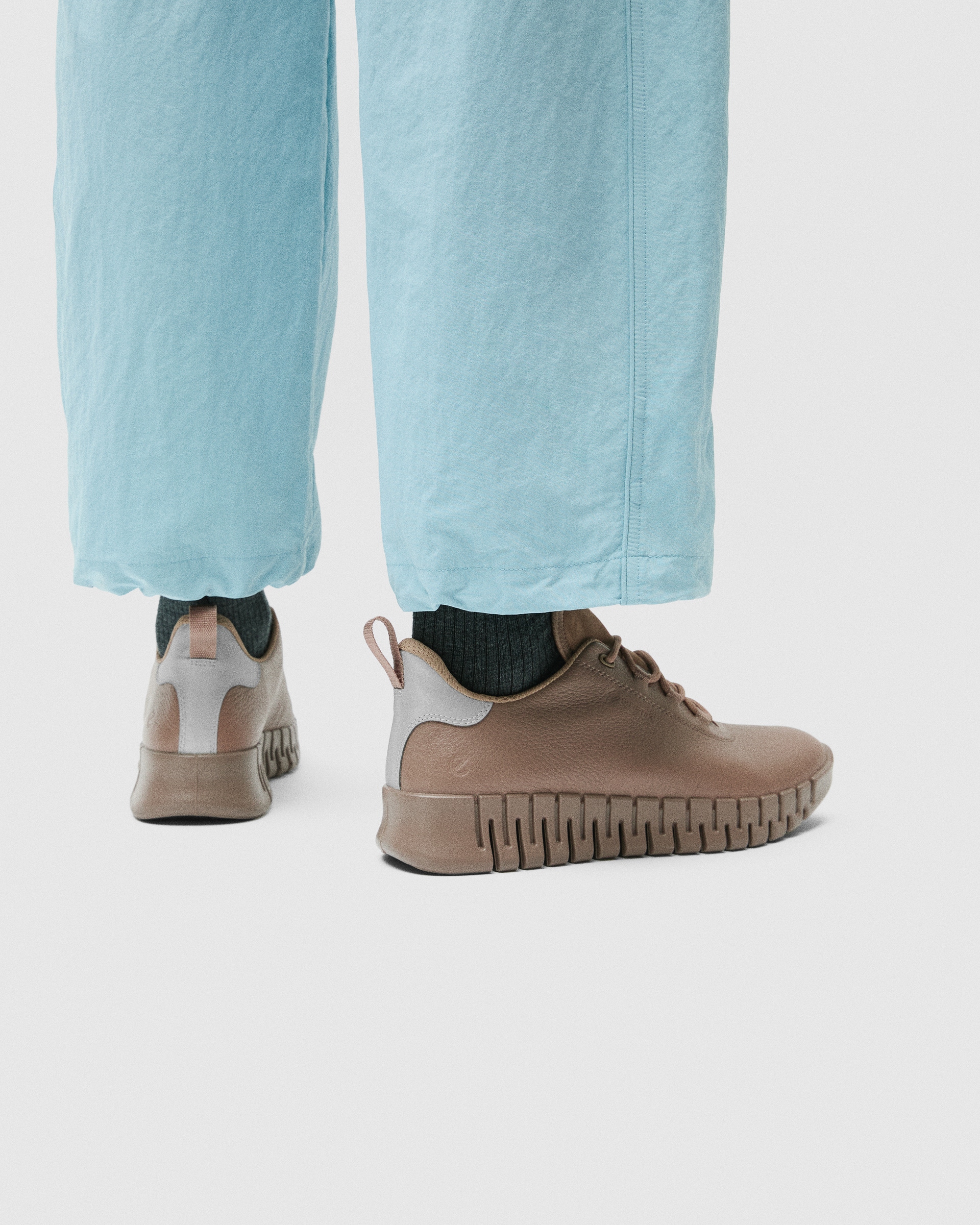 Ténis couro Gore-Tex mulher ECCO® GRUUV - Castanho - Lifestyle image-1