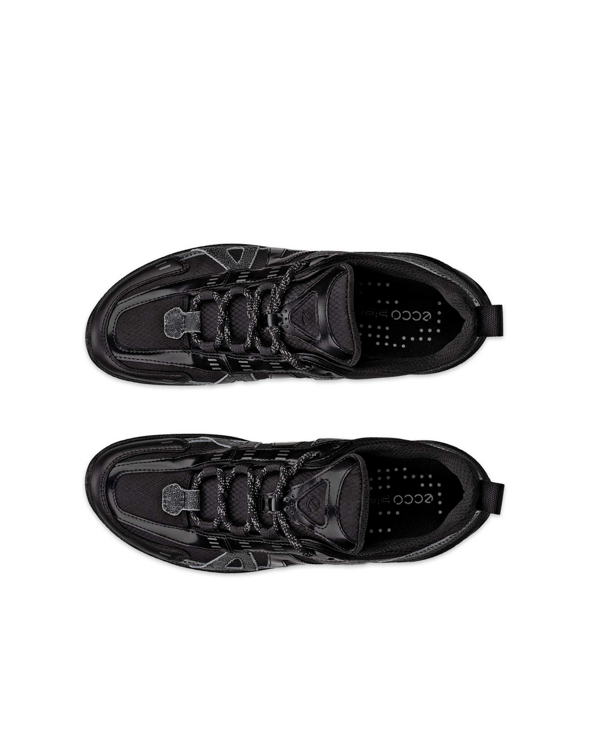ECCO® BIOM Lite baskets de plein air en cuir pour femme - Noir - Top left pair