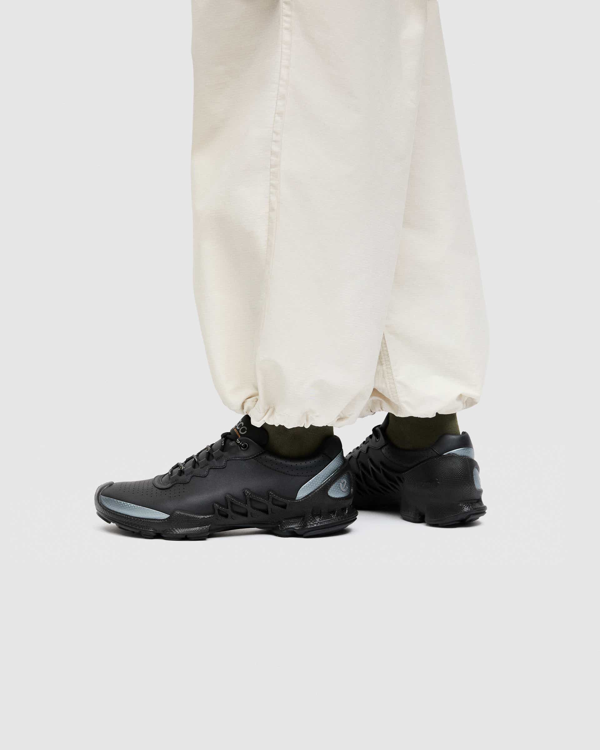 ECCO BIOM AEX MEN'S SHOE - Black - Lifestyle image-1