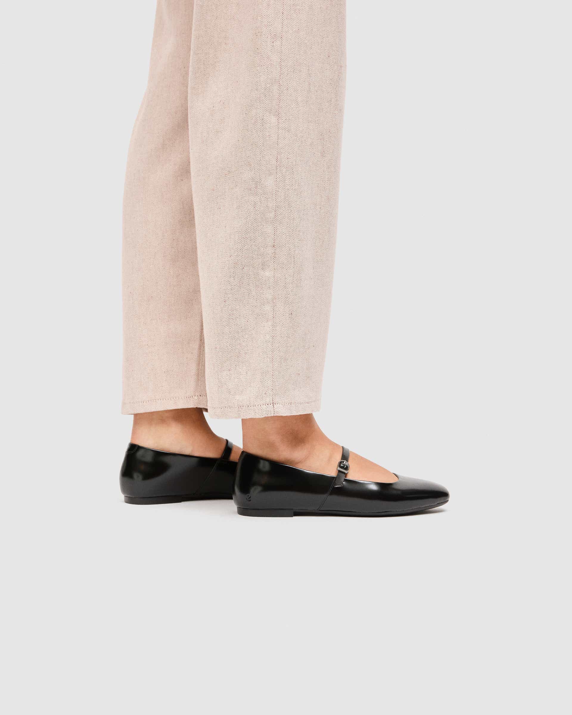 Damskie skórzane baleriny Mary Jane ECCO® MARGOT - Czarny - Lifestyle image-1