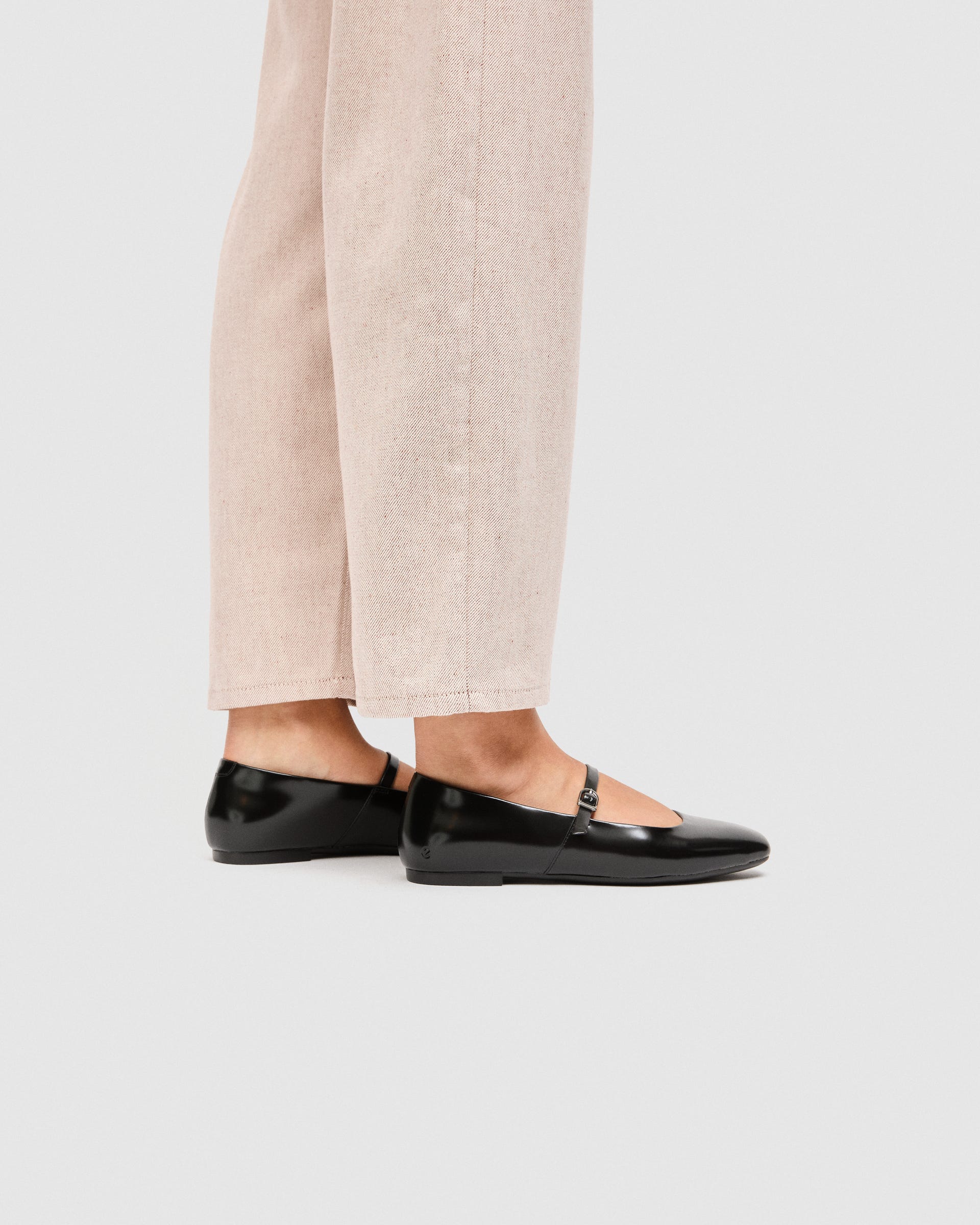 Damskie skórzane baleriny Mary Jane ECCO® MARGOT - Czarny - Lifestyle image-1