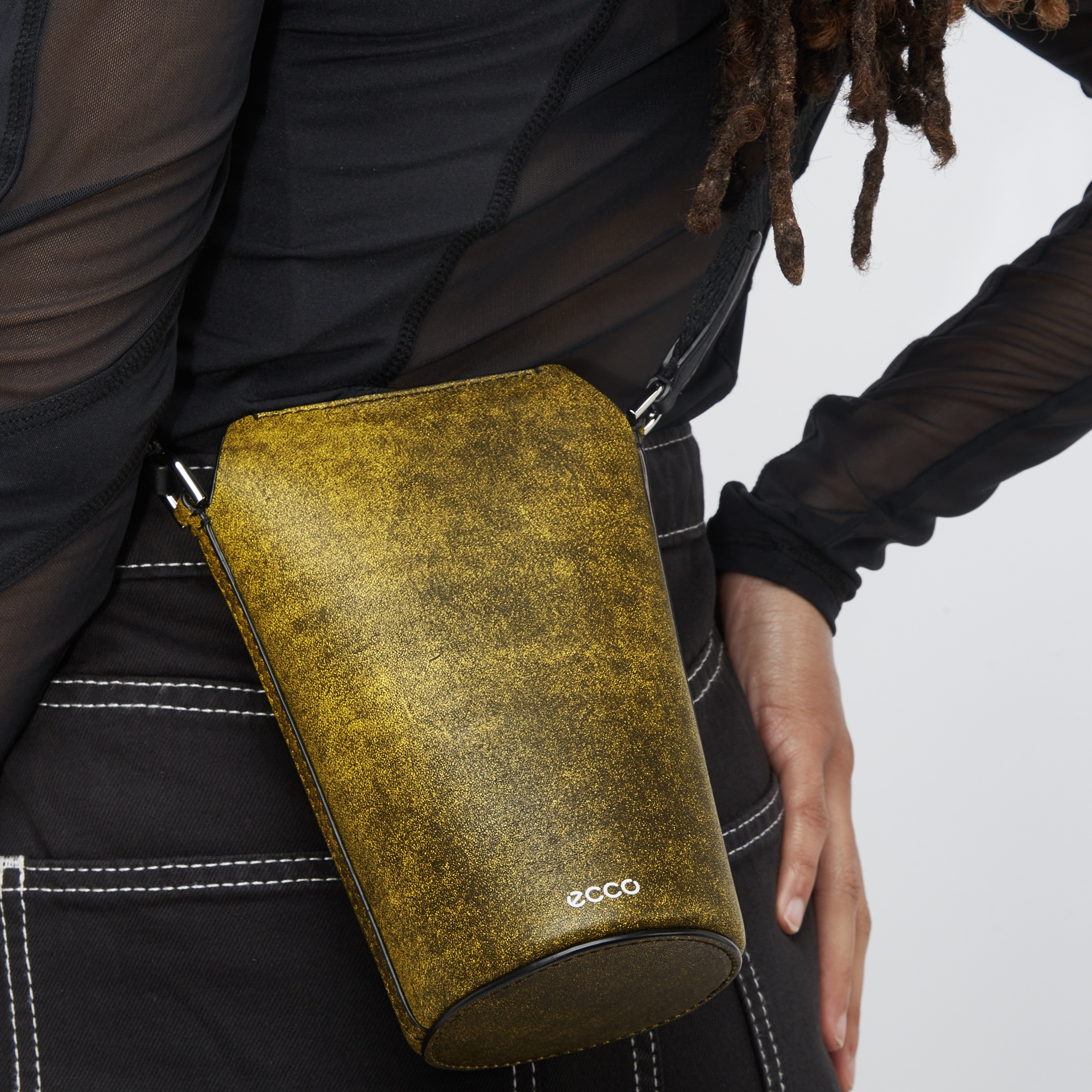 ECCOยฎ Pot Leather Crossbody Bag - Multicolour - Modelshot-1