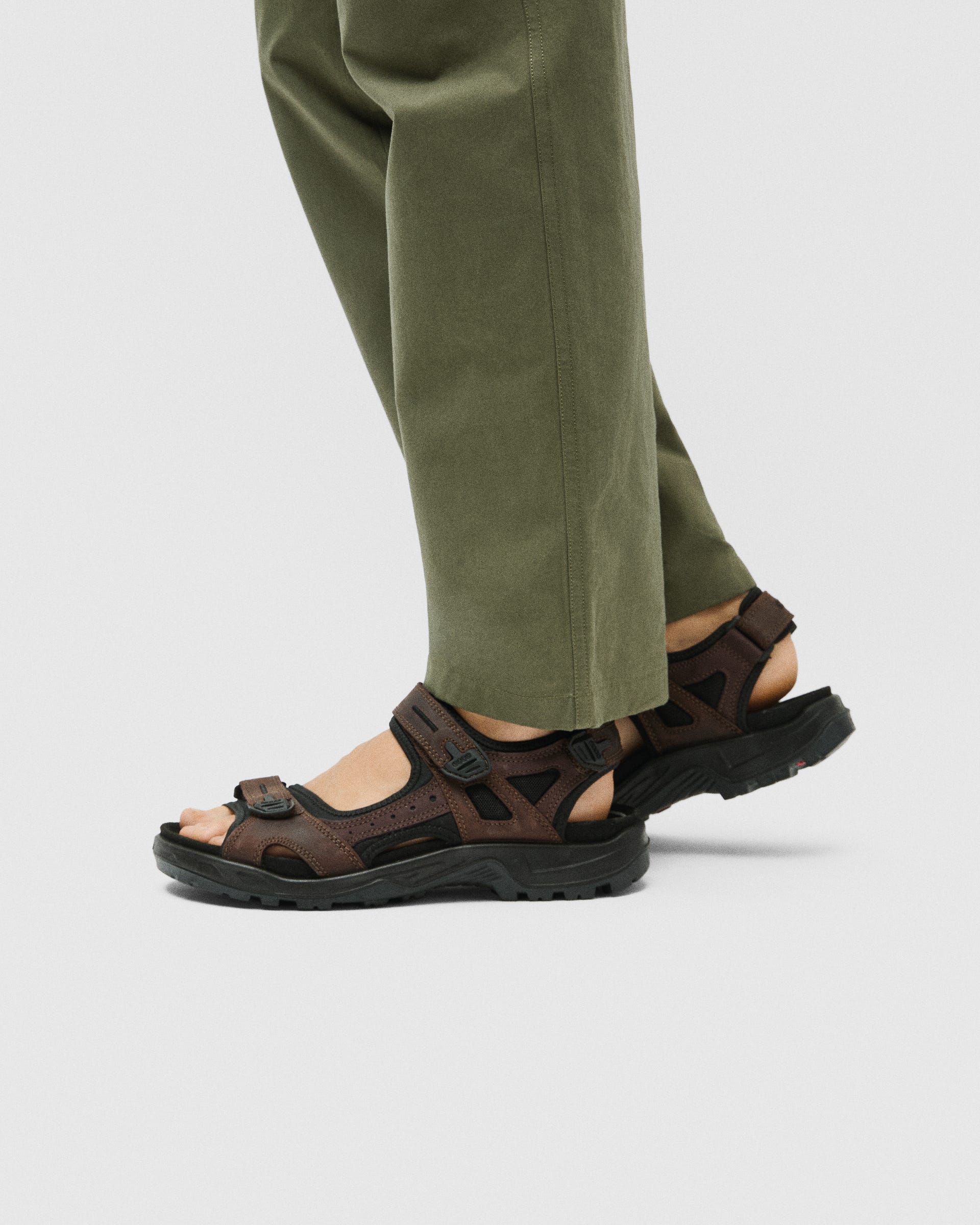 ECCO® Offroad Herren Trekkingsandale aus Nubukleder - Braun - Lifestyle image-1