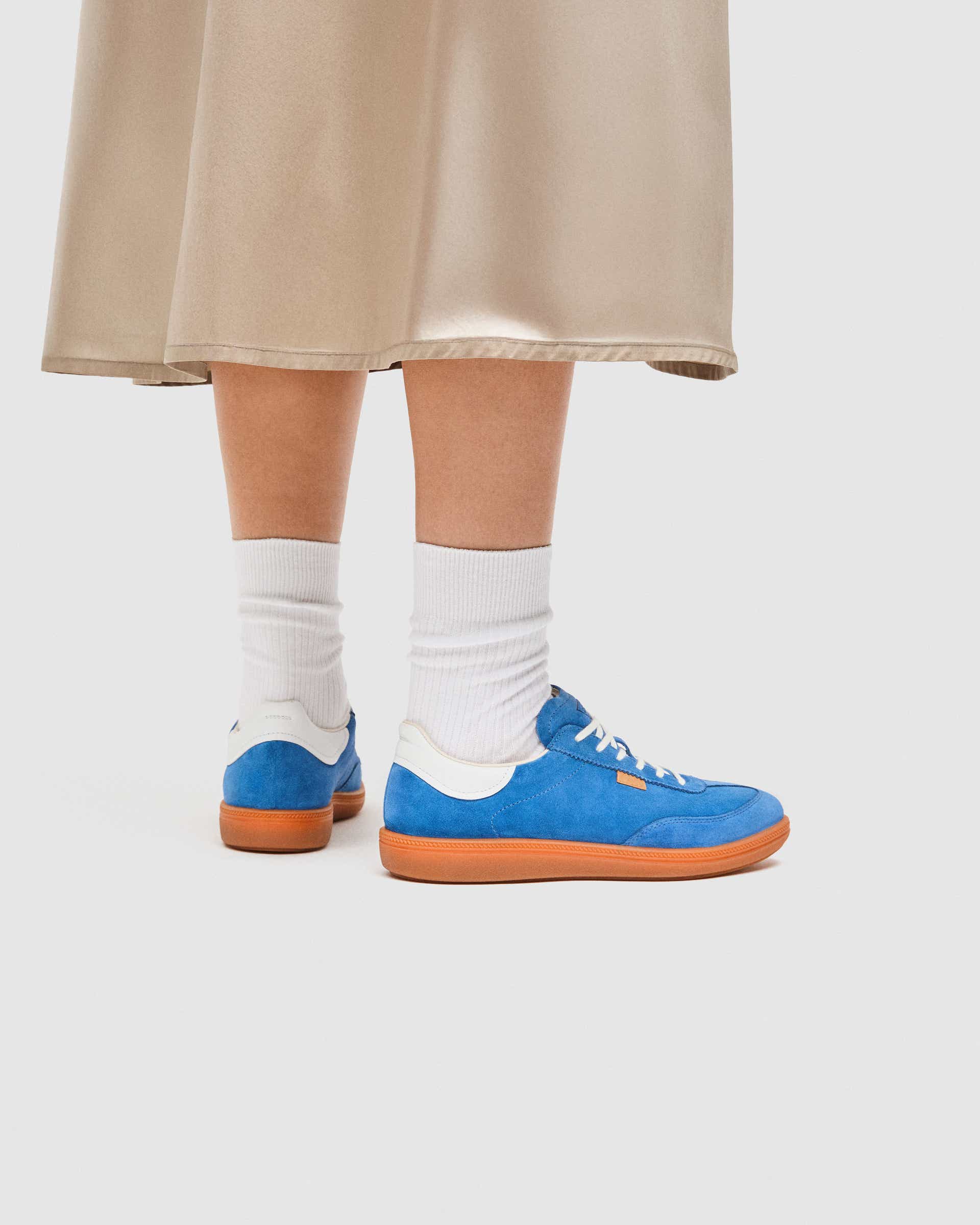 ECCO SOFT 11 WOMEN ウィメンズ スニーカー - ブルー - Lifestyle image-1