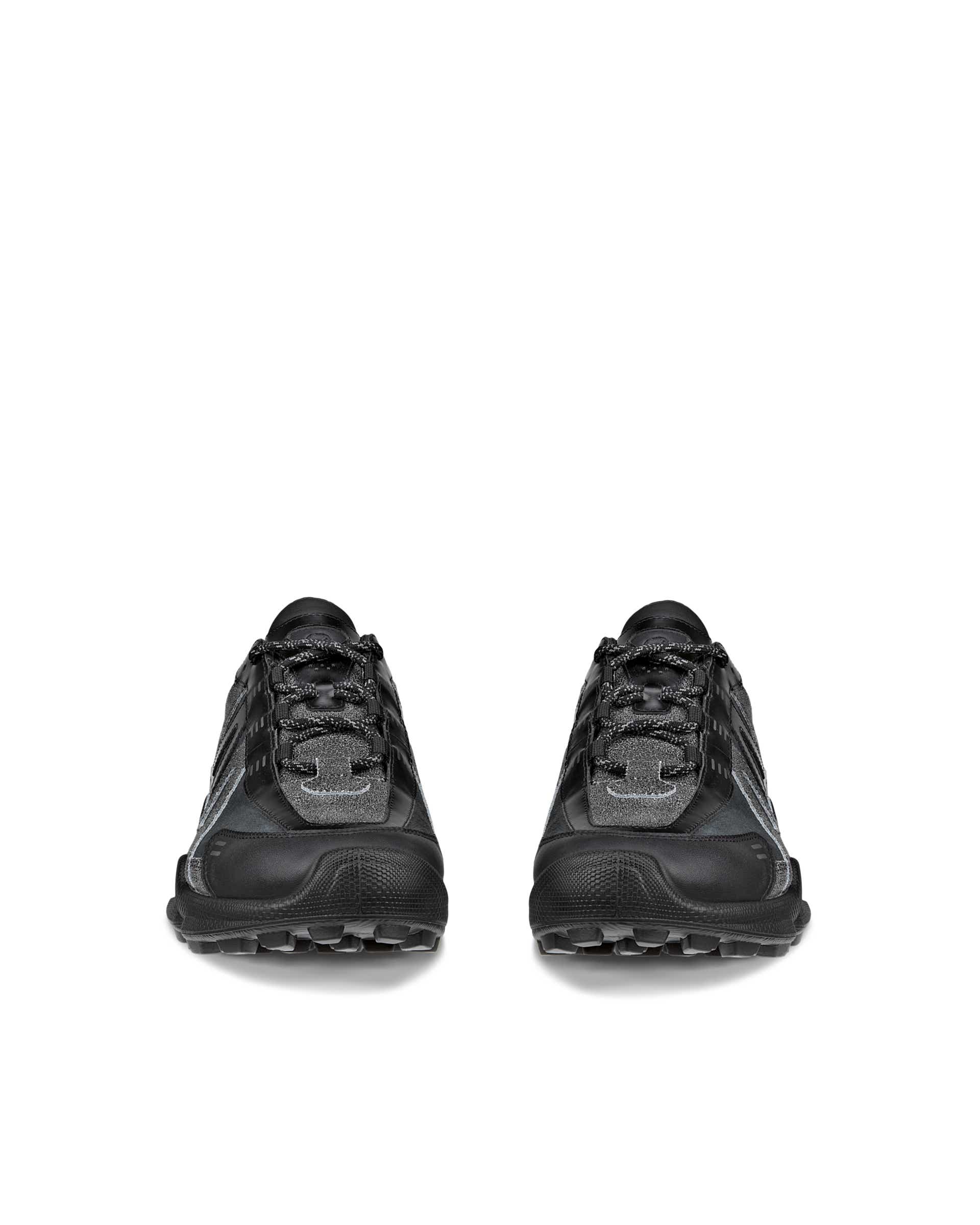 ECCO® BIOM C-Trail baskets de plein air en cuir pour homme - Noir - Front pair