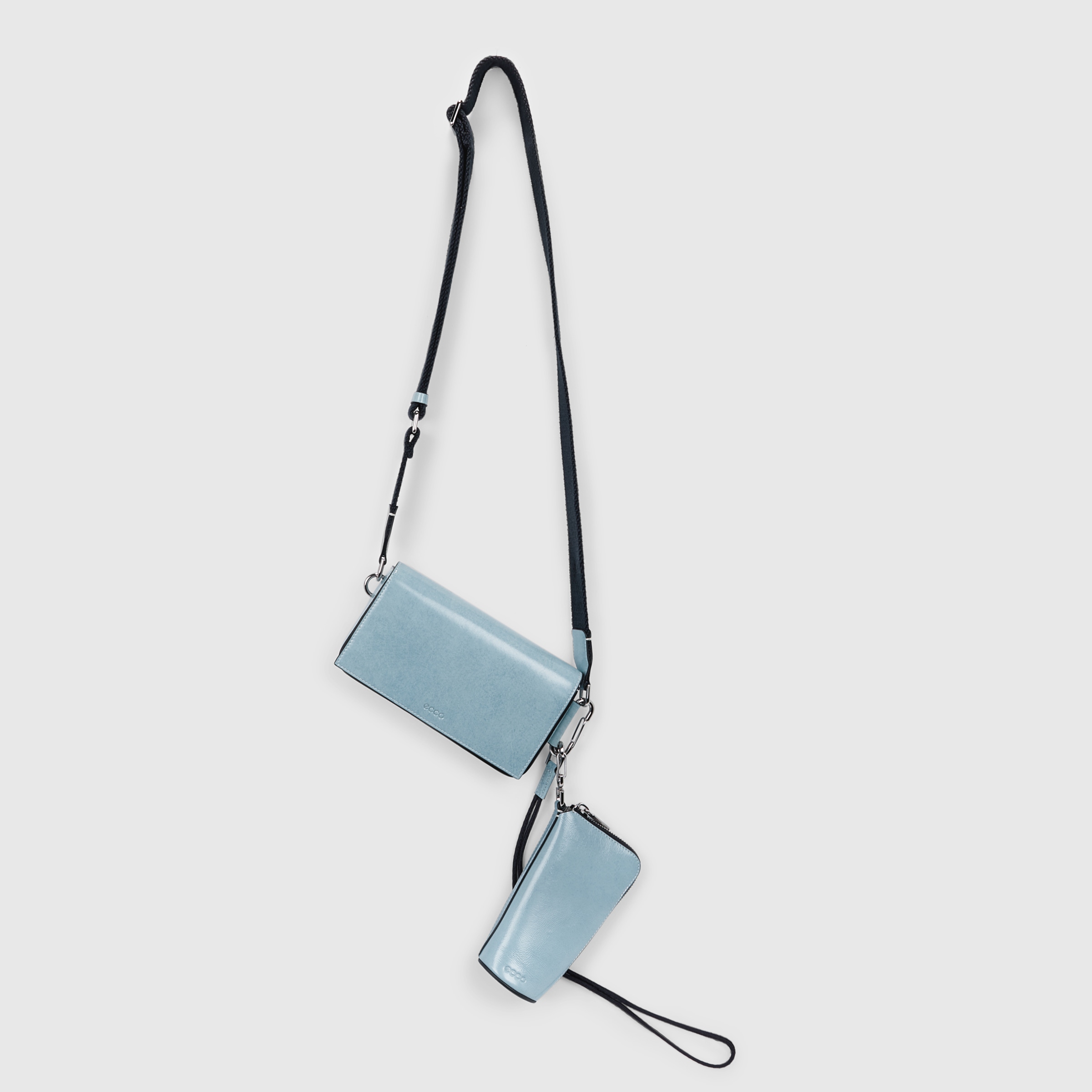 ecco phone バッグ ECCO® Phone Carry Pebbled Leather Phone Bag | Green