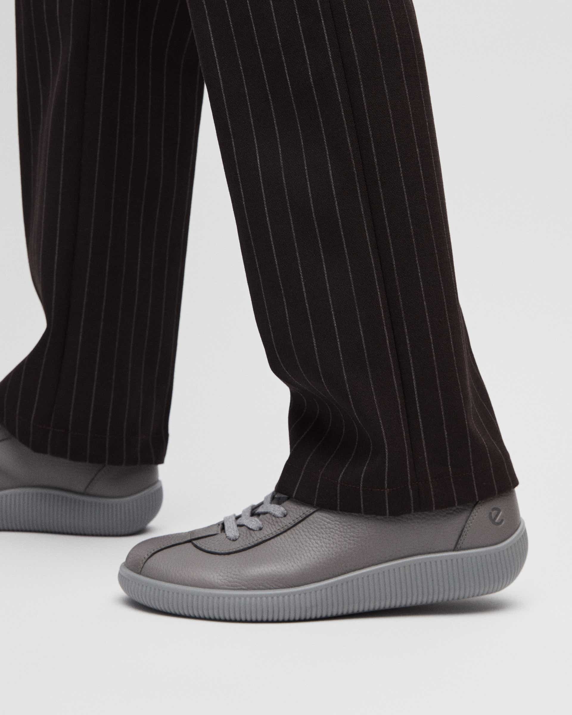 ECCO® Soft Zero Heren leren sneaker - Grijs - Lifestyle image-1