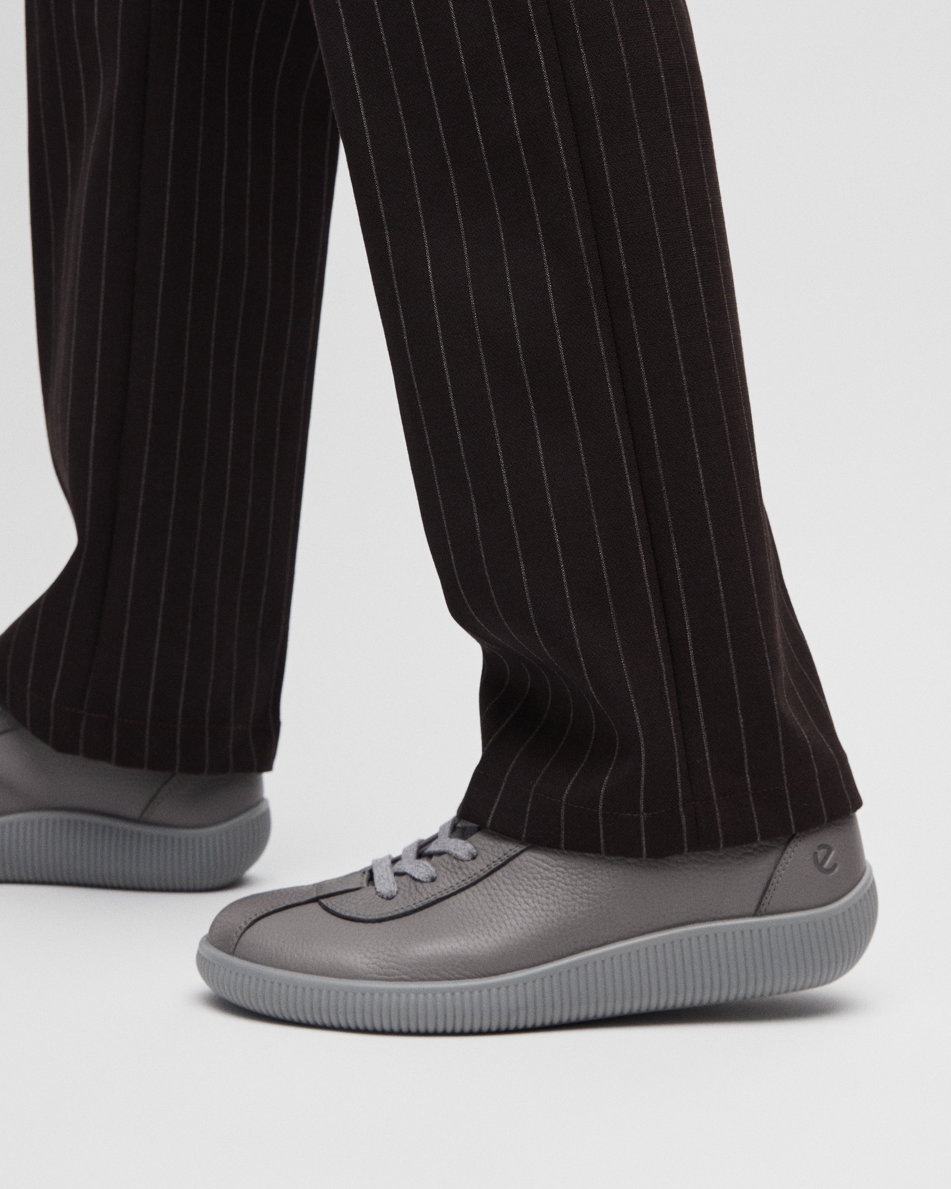 ECCO® Soft Zero Heren leren sneaker - Grijs - Lifestyle image-1