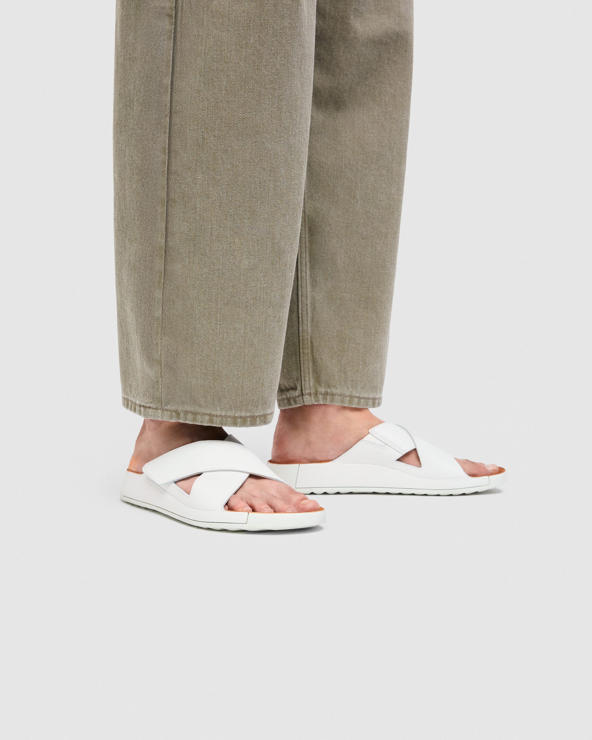 ECCO COZMO M X BAND - White - Outside