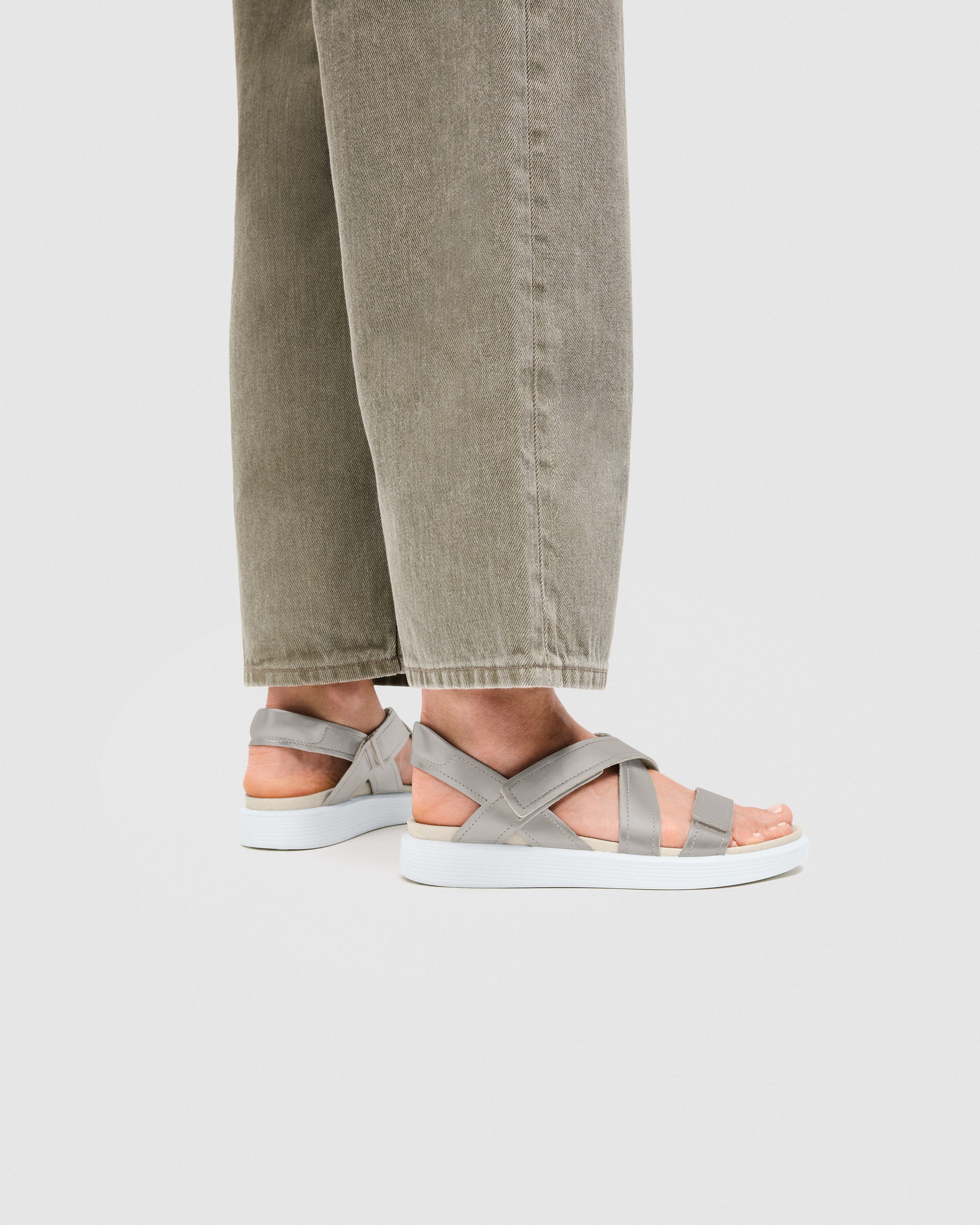 ECCO® SOFT SANDAL Damen Ledersandale mit zwei Riemen - Gold - Lifestyle image-1