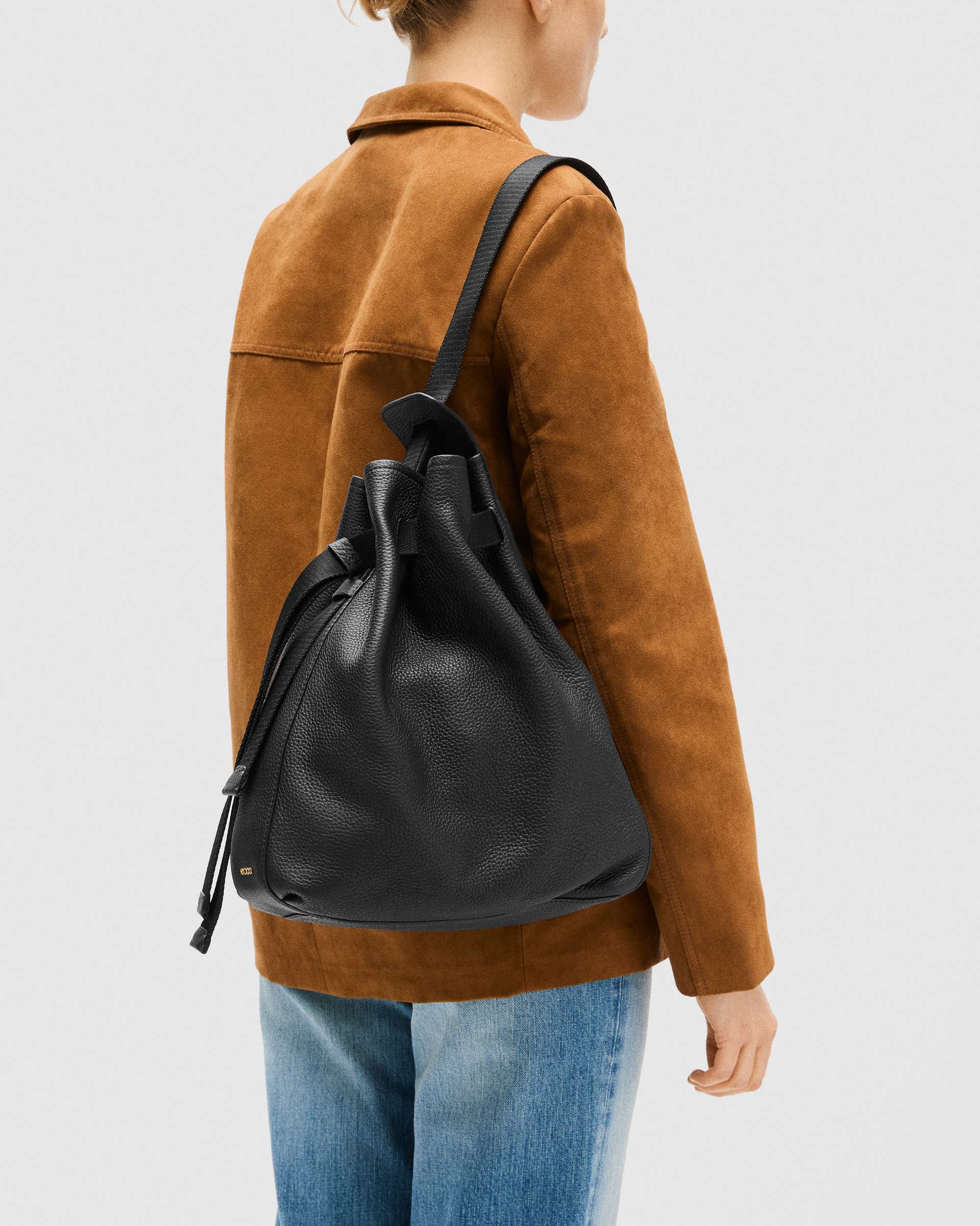 Bolso hobo de piel ECCO® Sail - Negro - Lifestyle image-1