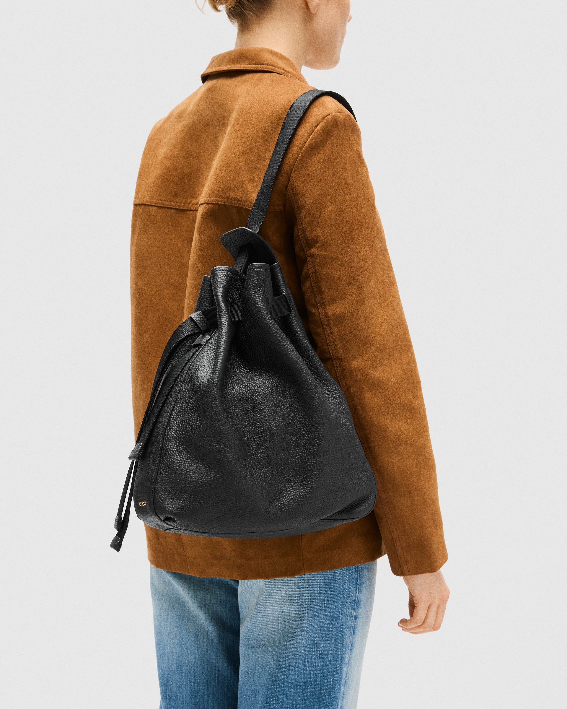 Bolso hobo de piel ECCO® Sail - Negro - Lifestyle image-1