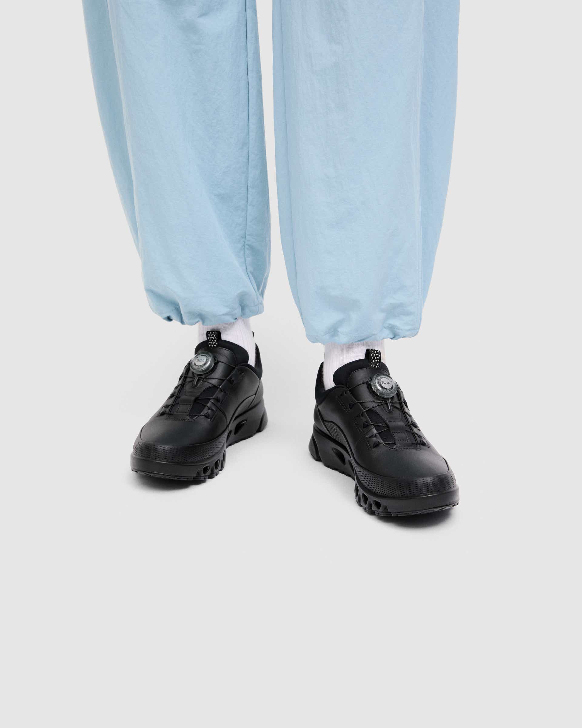 ECCO MULTI-VENT WOMEN ウィメンズ テキスタイルGore-Texシューズ - ブラック - Lifestyle image-1