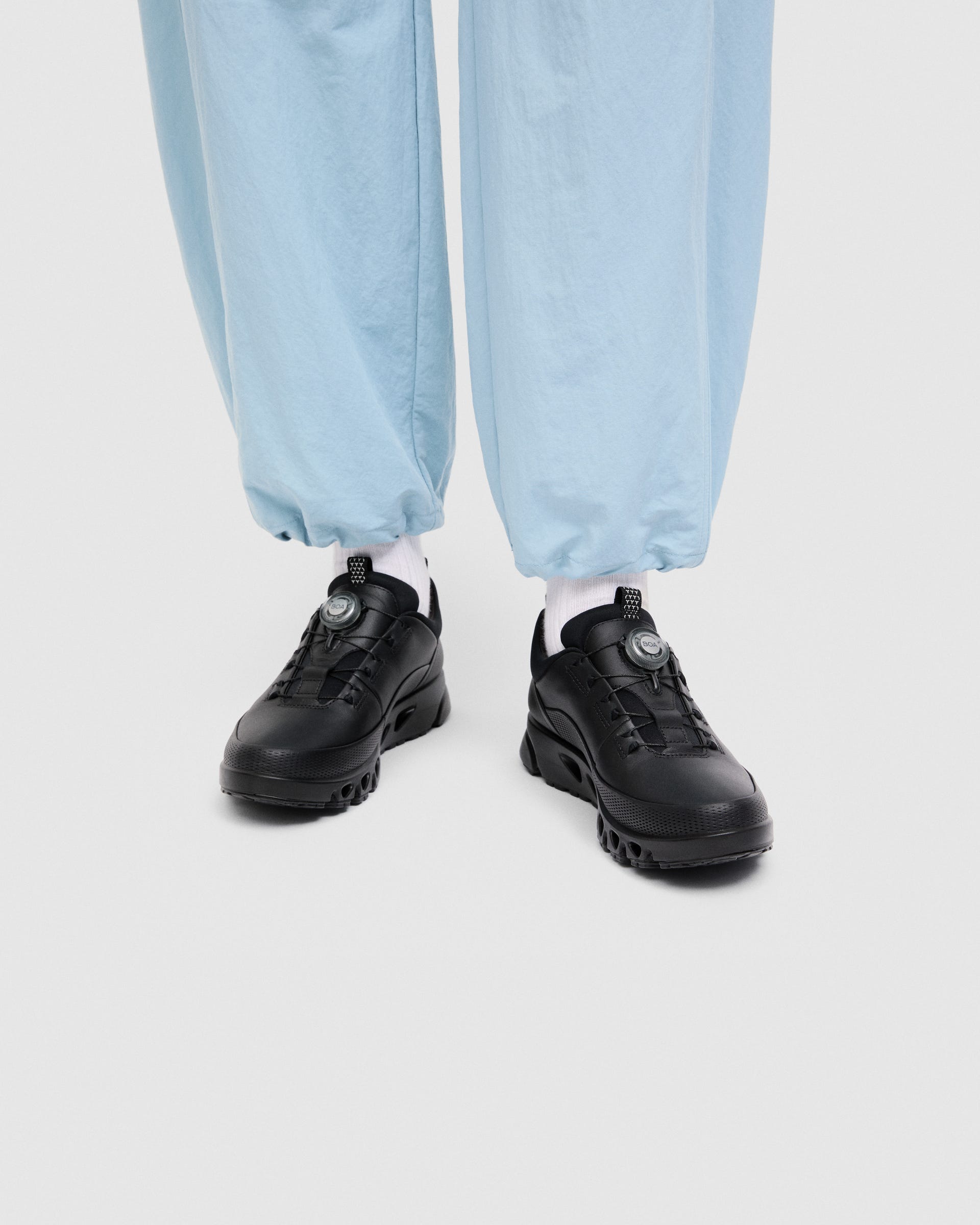 ECCO MULTI-VENT WOMEN ウィメンズ テキスタイルGore-Texシューズ - ブラック - Lifestyle image-1