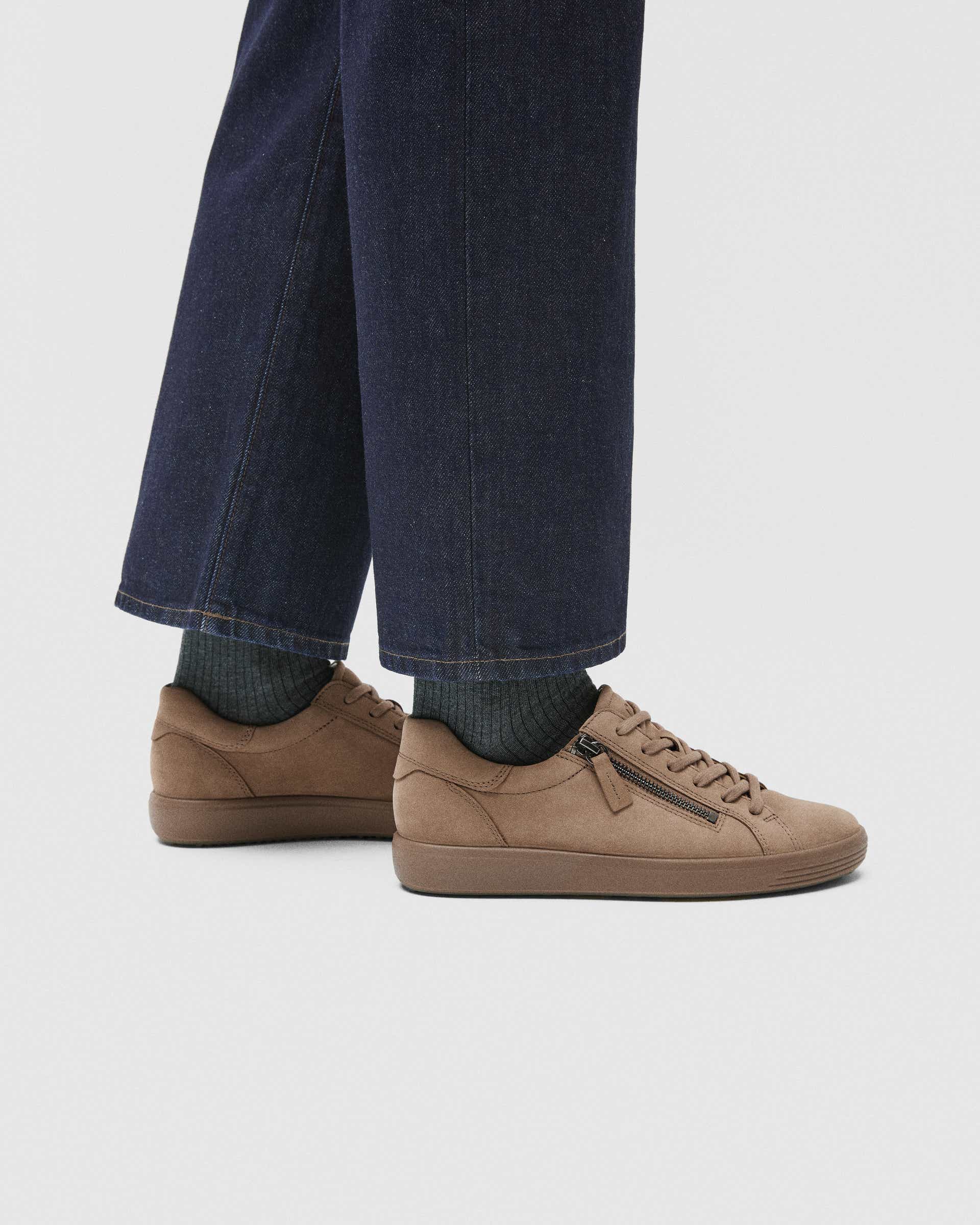 ECCO® SOFT 7 baskets en nubuck pour femme - Brun - Lifestyle image-1