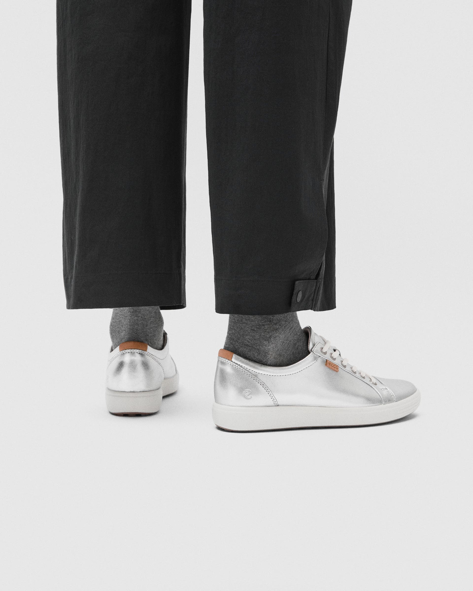ECCO® Soft 7 ādas ikdienas apavi sievietēm - Sudrabs - Lifestyle image-1