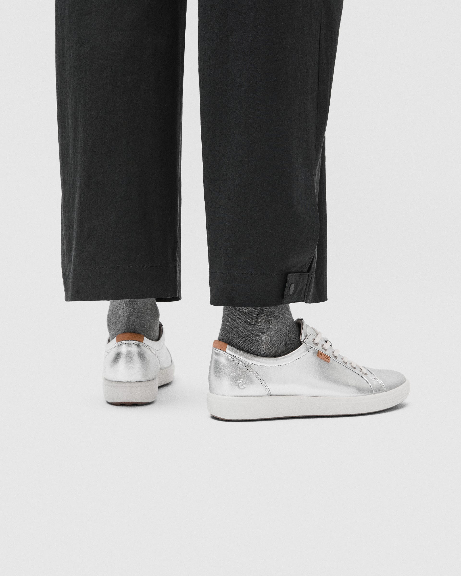 ECCO® Soft 7 ādas ikdienas apavi sievietēm - Sudrabs - Lifestyle image-1
