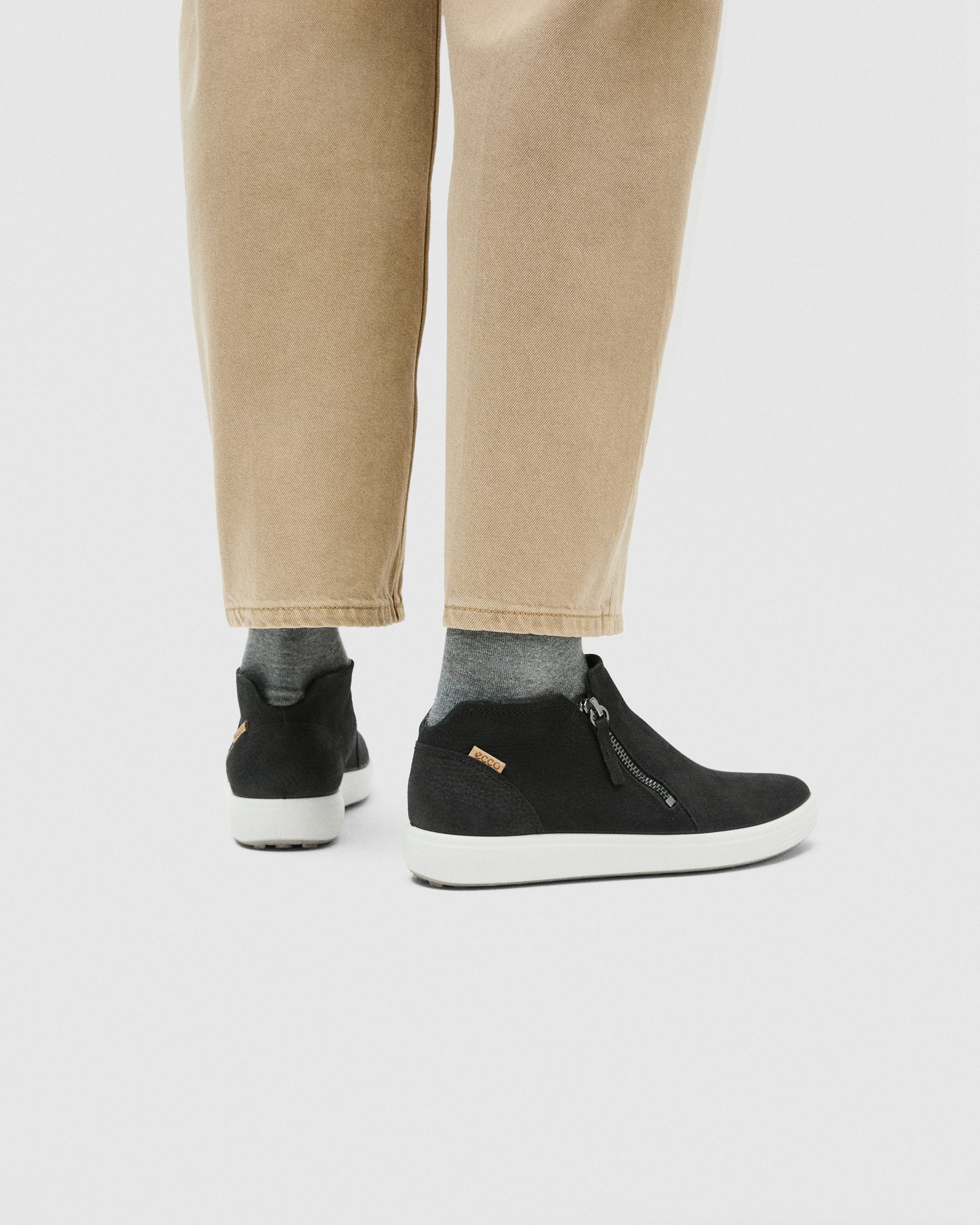 Women's ECCO® Soft 7 Nubuck Zip Bootie