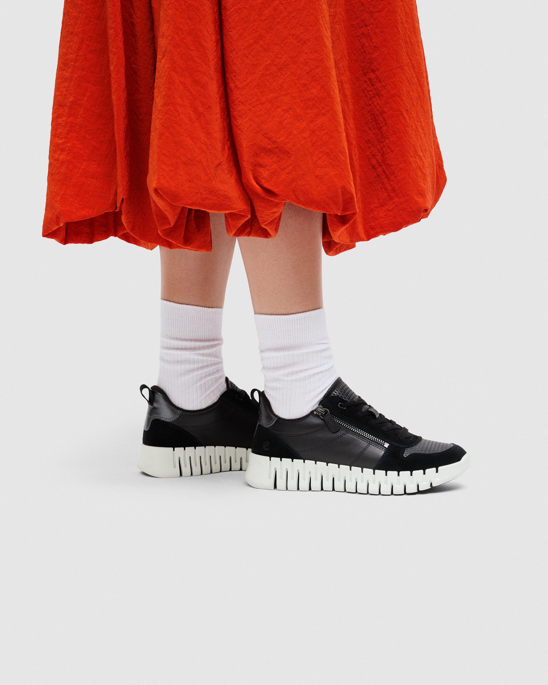 ECCO GRUUV SIDE ZIP WOMEN'S SNEAKER - Black - Lifestyle image-1