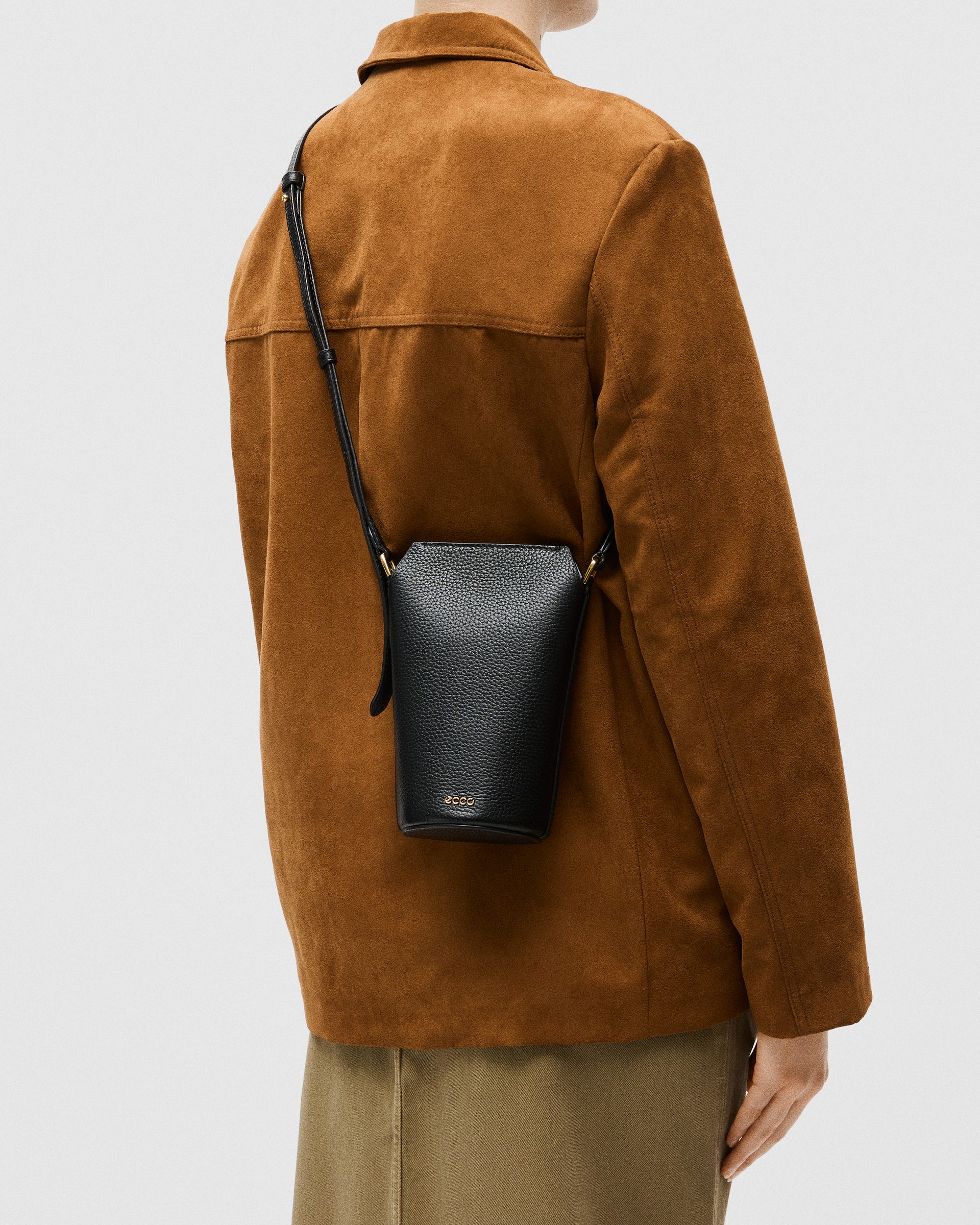 Skórzana torebka przez ramię ECCO® Pot - Czarny - Lifestyle image-1