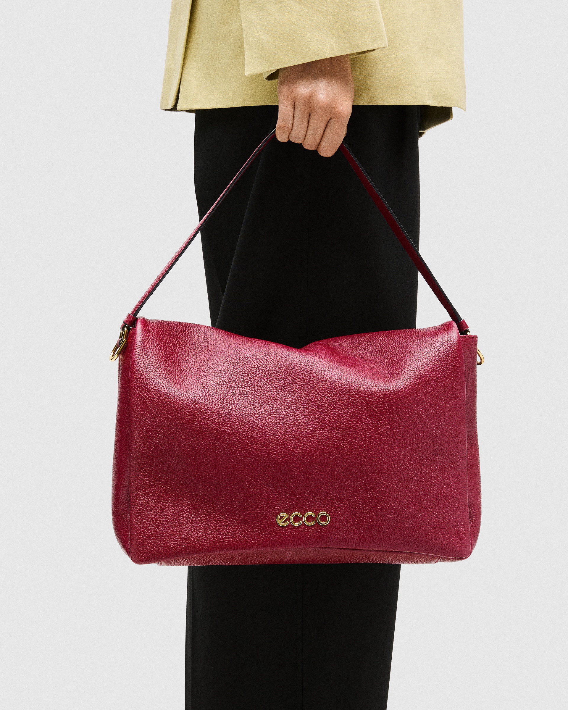 ECCO® Pinch Bag sac bandoulière cuir - Rouge - Lifestyle image-1