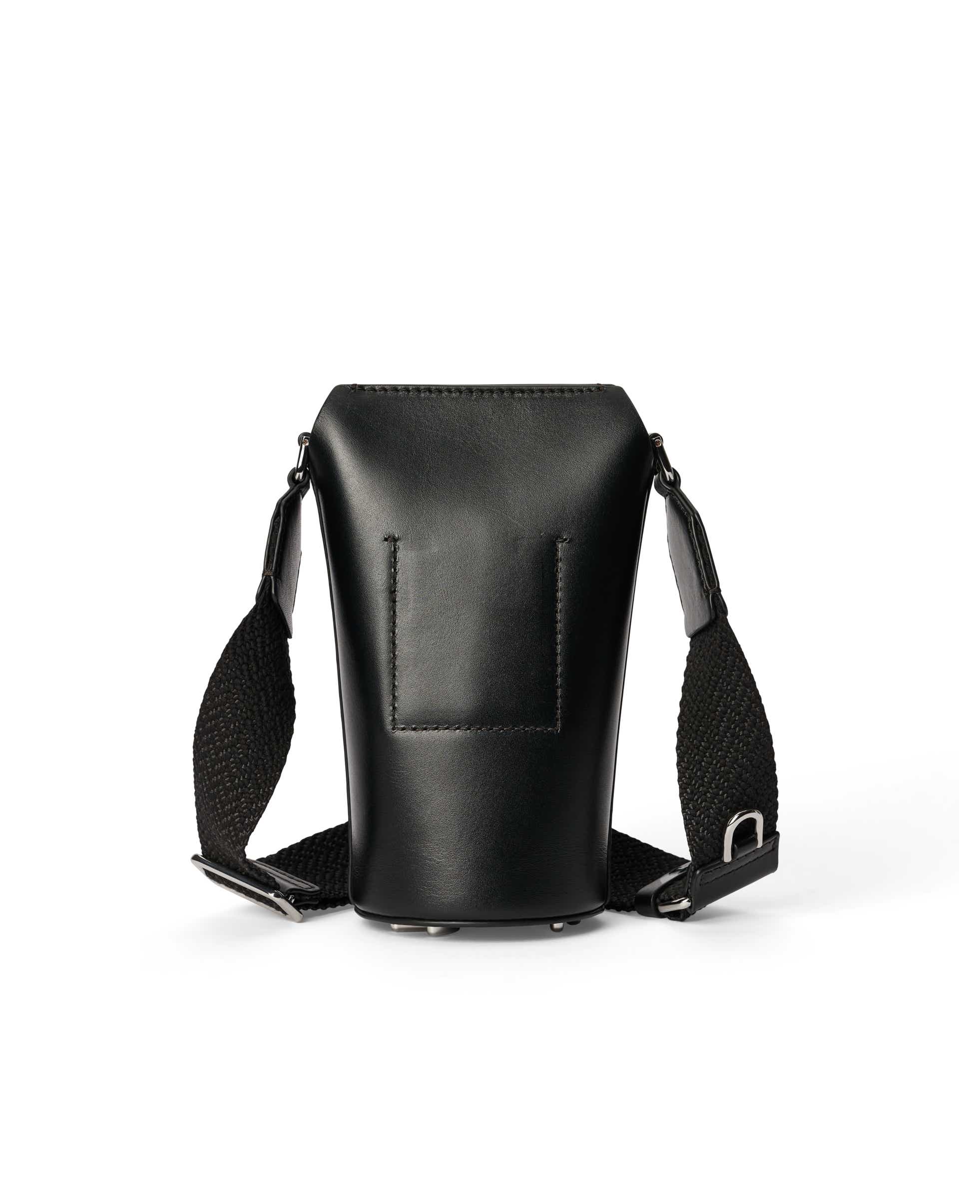 ECCO Pot E Wave Studded レザークロスボディバッグ | ブラック ECCO Pot E Wave Studded レザークロスボディバッグ | ブラック