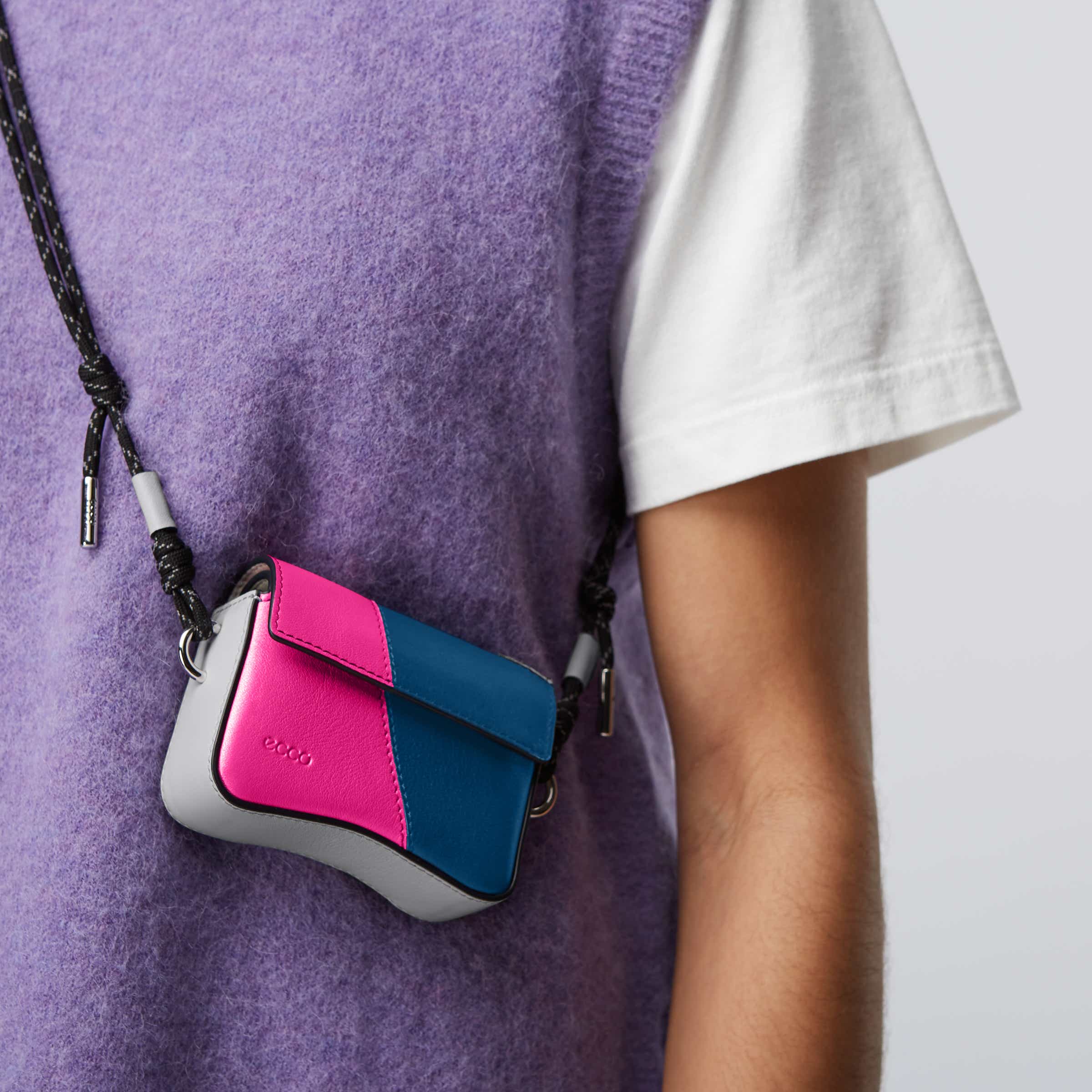 ECCO® Be Circular Leather Patch Crossbody Pinch Bag - Green - Modelshot-1