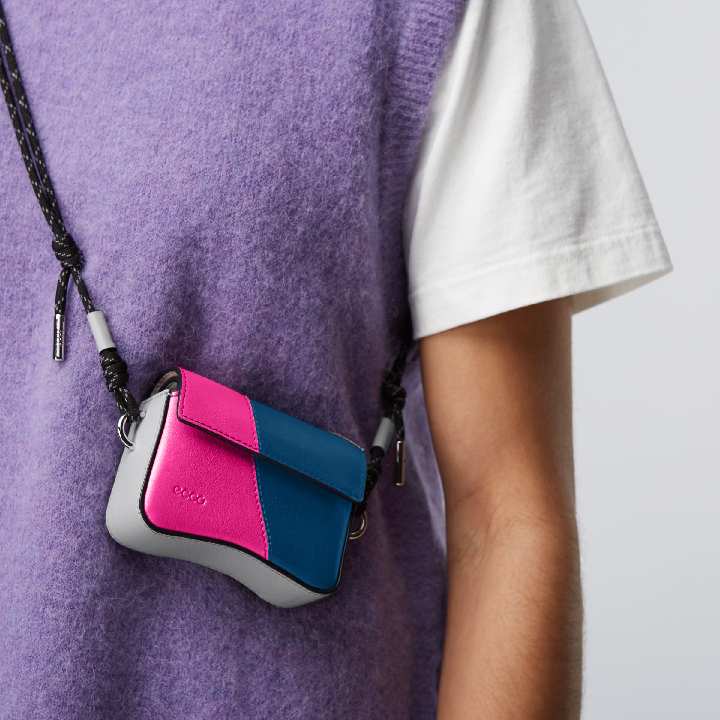 ECCO® Be Circular Leather Patch Crossbody Pinch Bag - Green - Modelshot-1