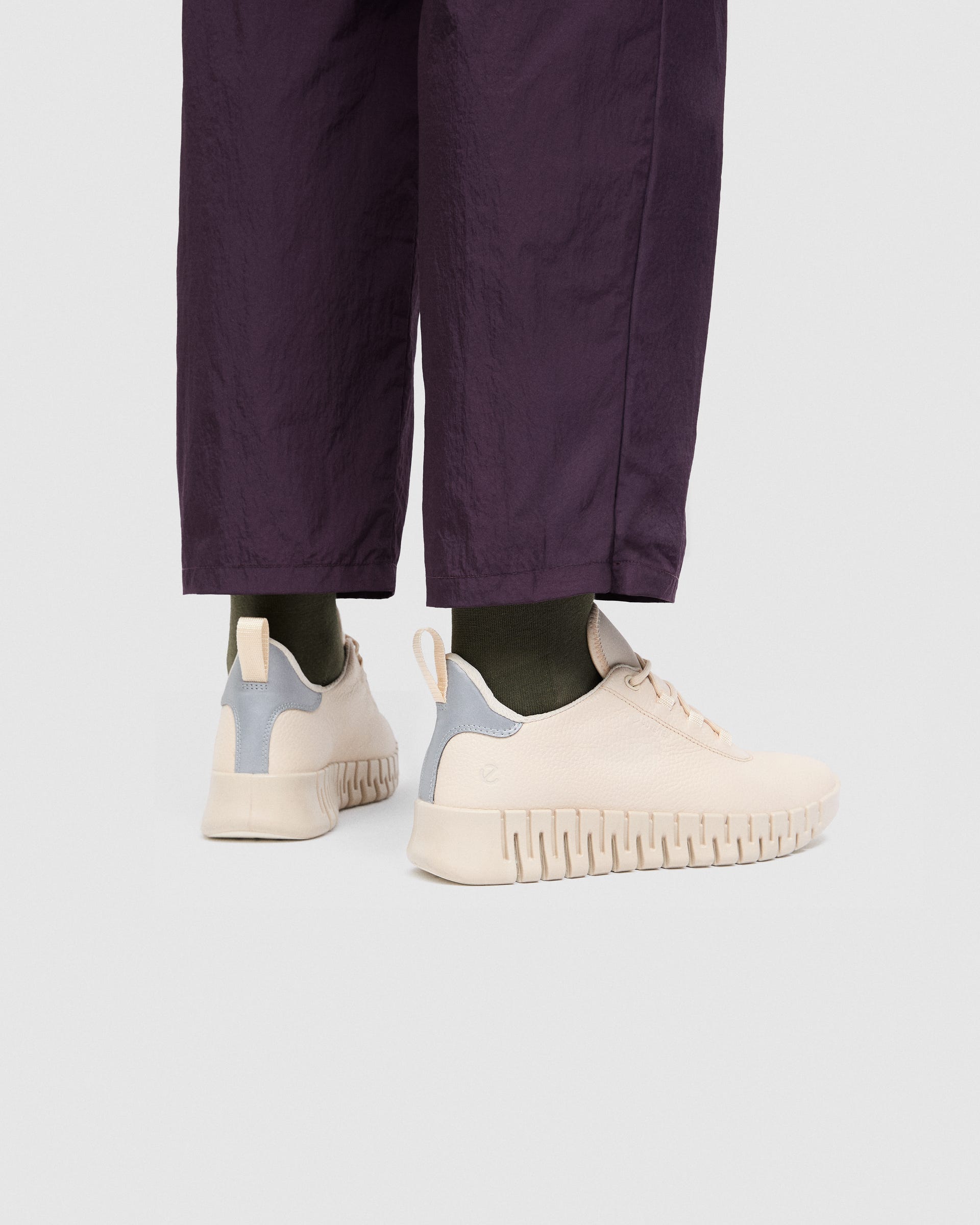 ECCO® GRUUV dames outdoorschoen van nubuck met Gore-Tex - Beige - Lifestyle image-1